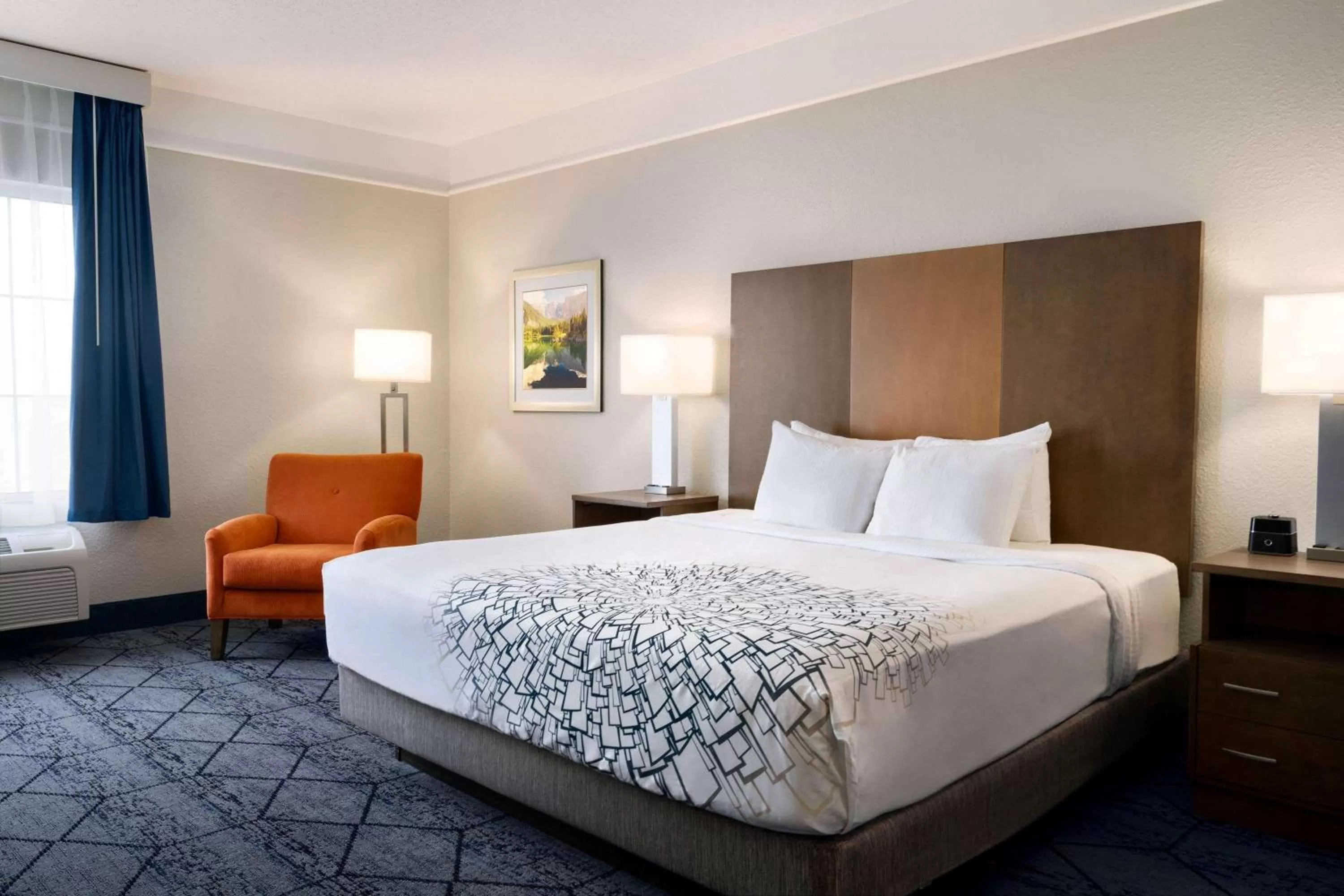 Bed in La Quinta Inn and Suites by Wyndham at WaTiki Waterpark