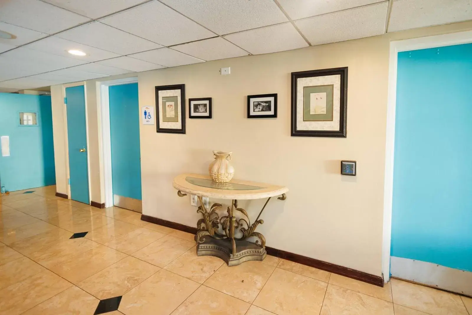 Lobby or reception in Garnet Inn & Suites, Orlando