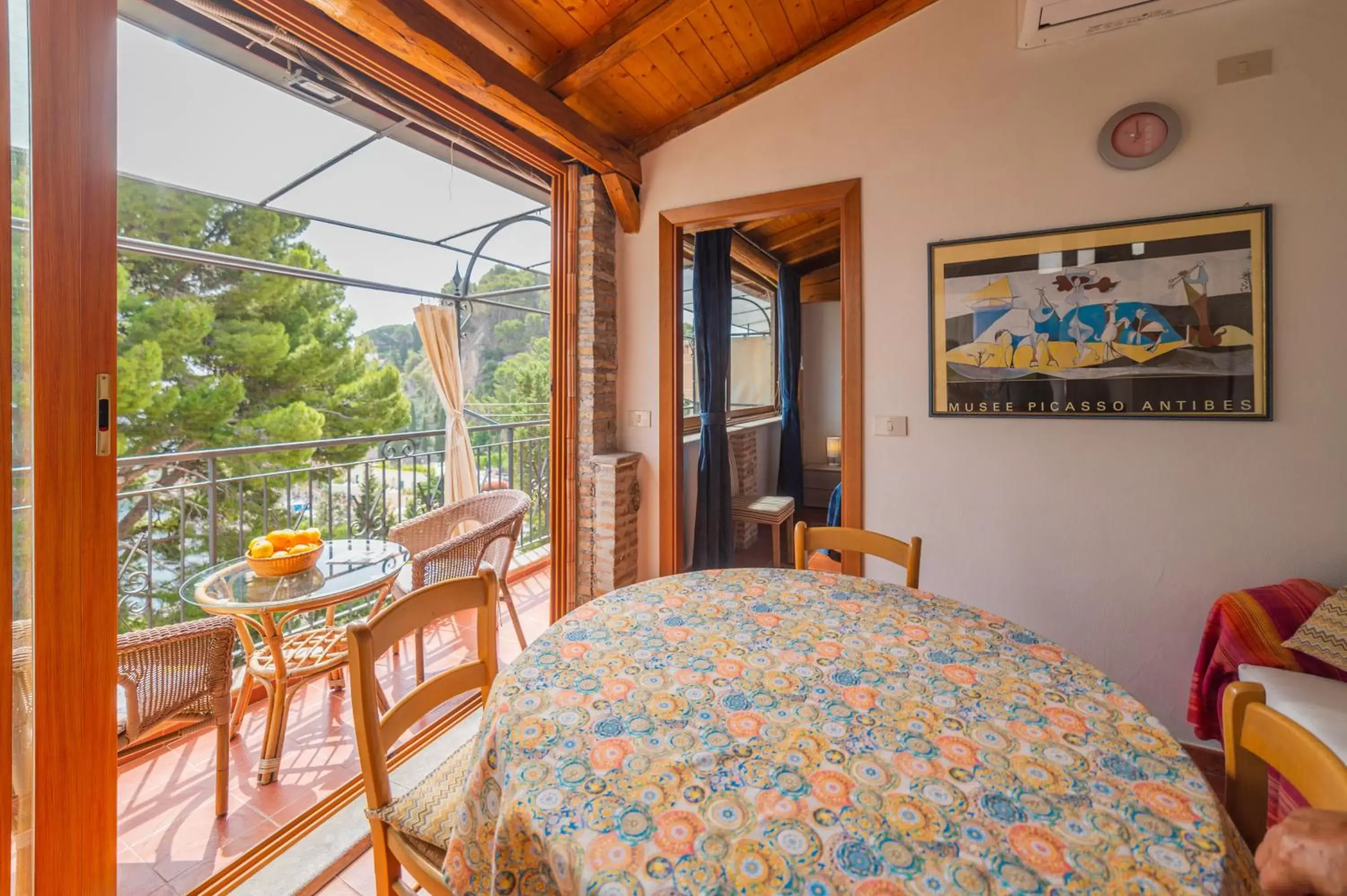 Balcony/Terrace, Dining Area in ToviMar Apartments