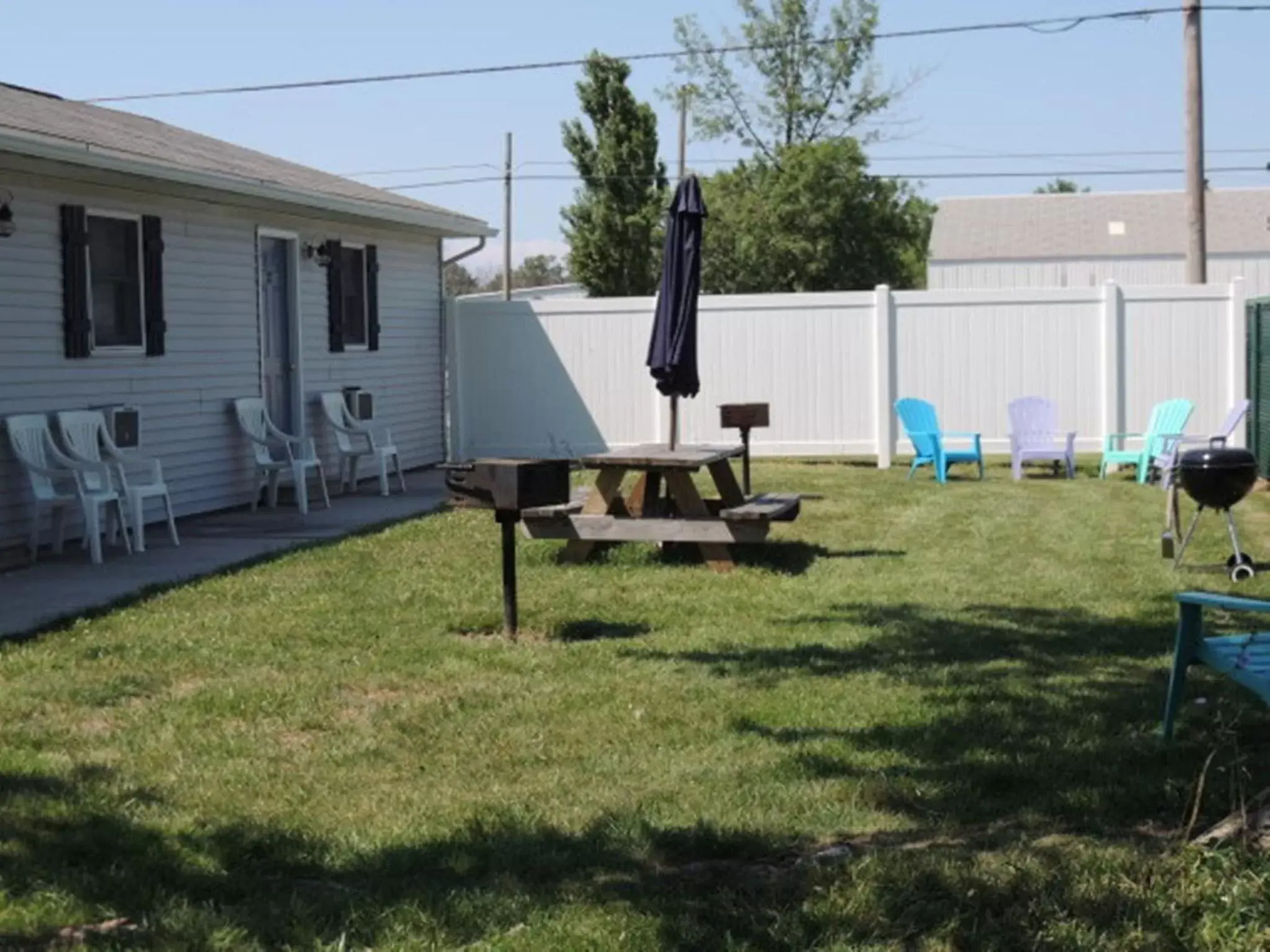 Facade/entrance, Garden in White Caps Motel