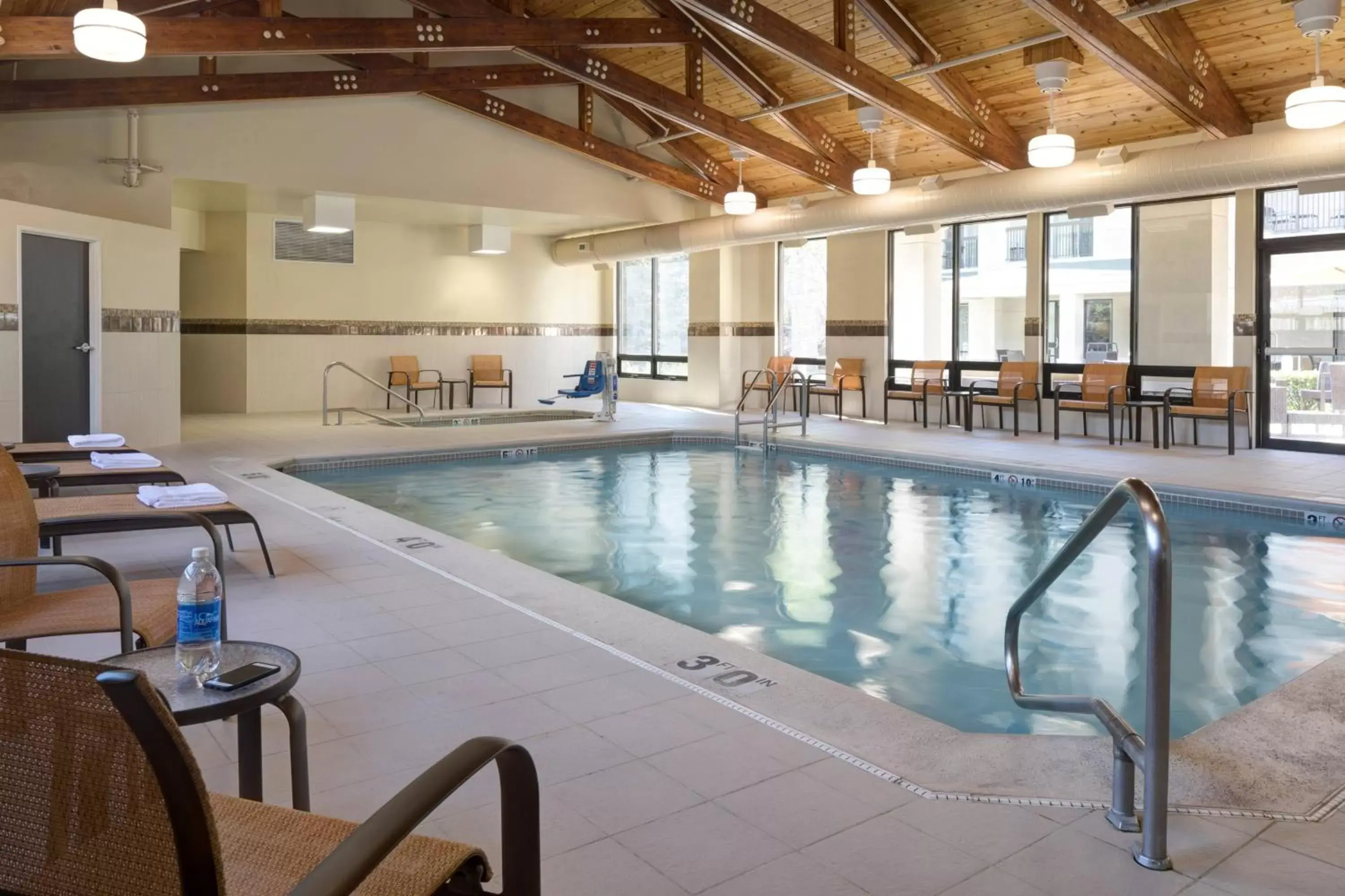Swimming Pool in Courtyard by Marriott Anchorage Airport