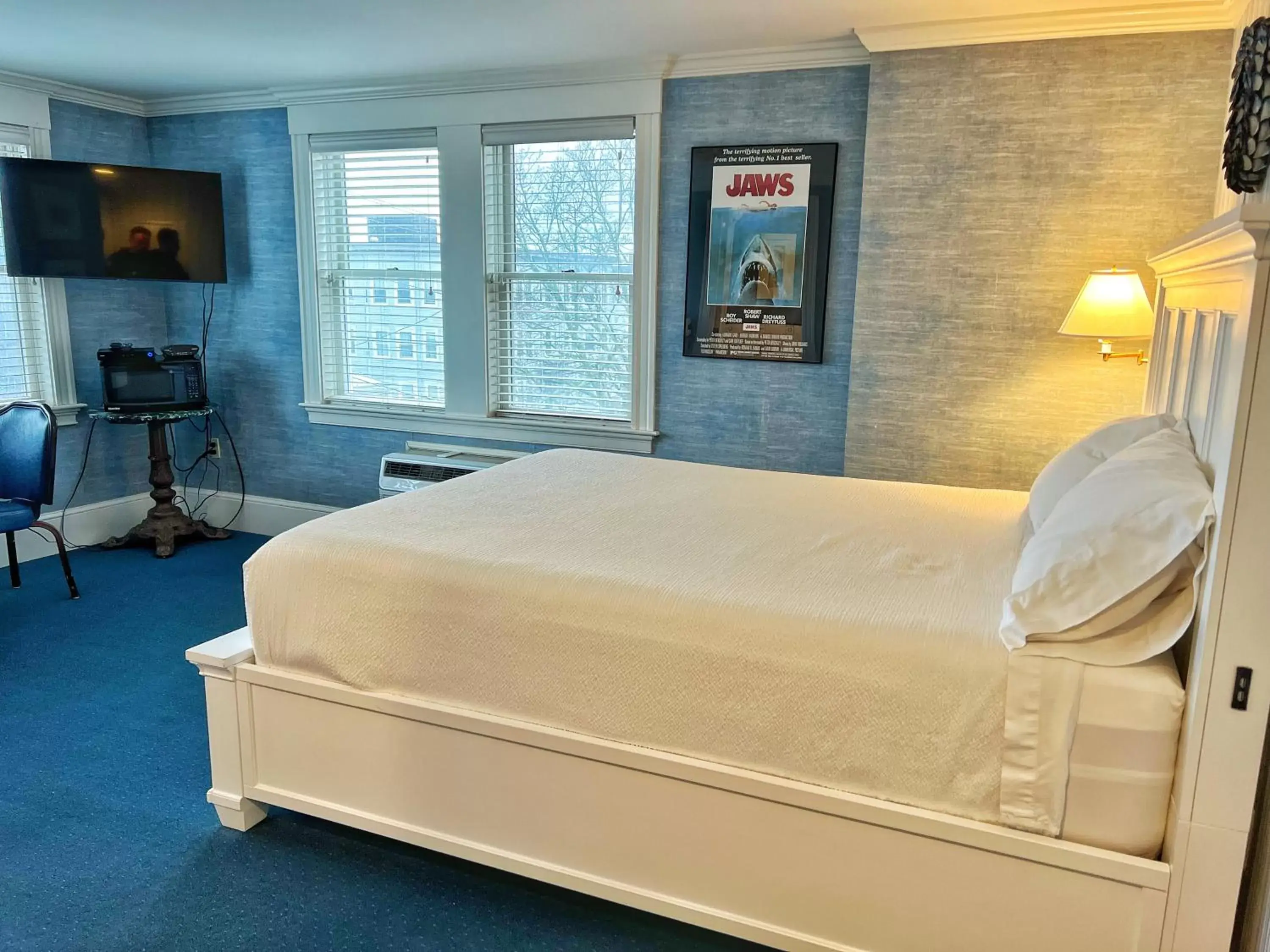 Bedroom, Bed in Winthrop Arms Hotel Restaurant Logan Airport