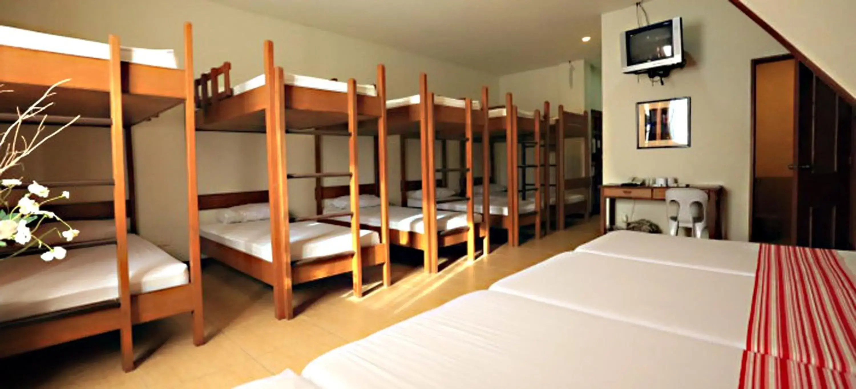 Photo of the whole room, Bunk Bed in Java Hotel