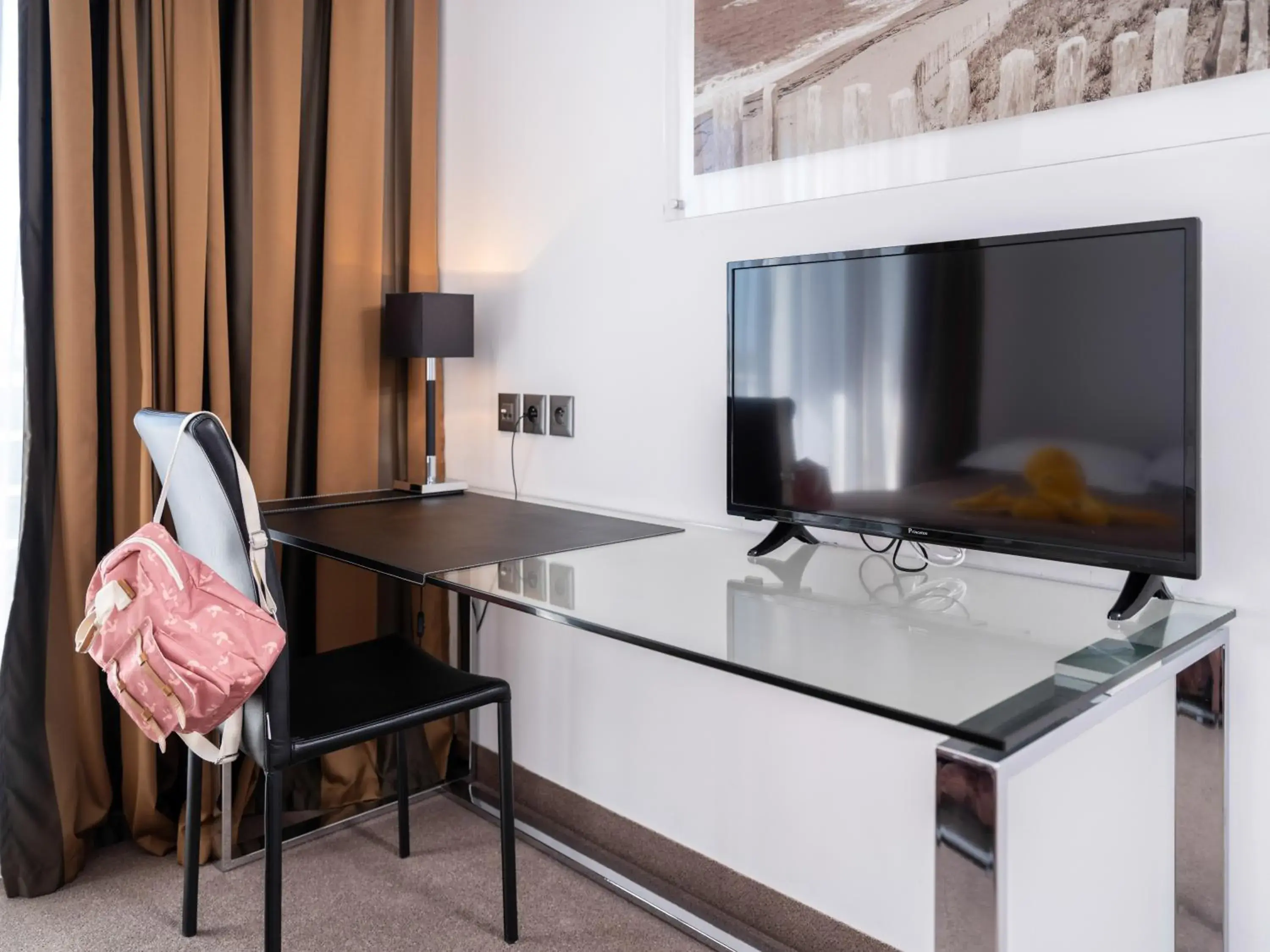 Seating area, TV/Entertainment Center in Golden Tulip La Baule