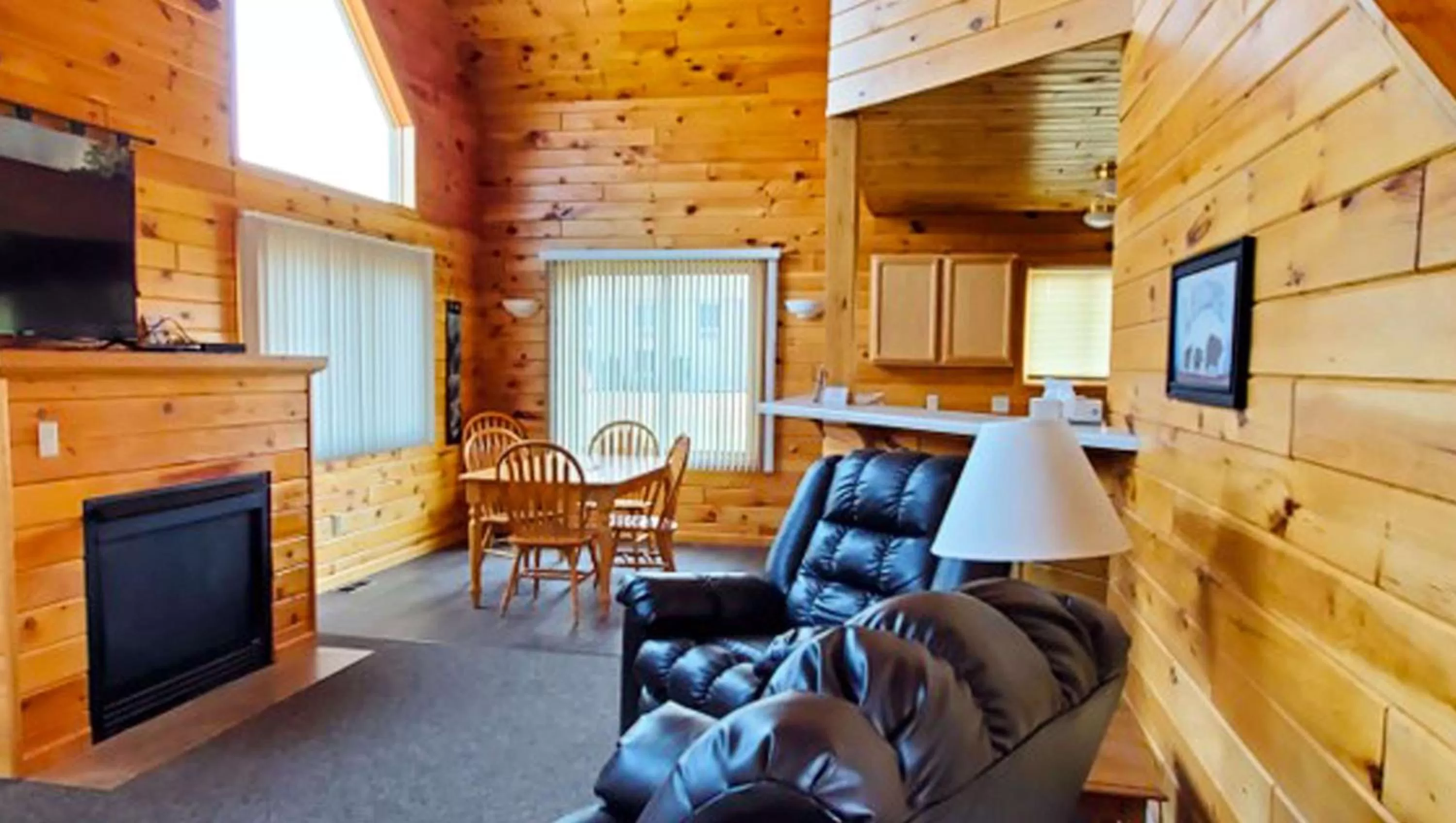 Photo of the whole room in Jasper Ridge Inn Ishpeming