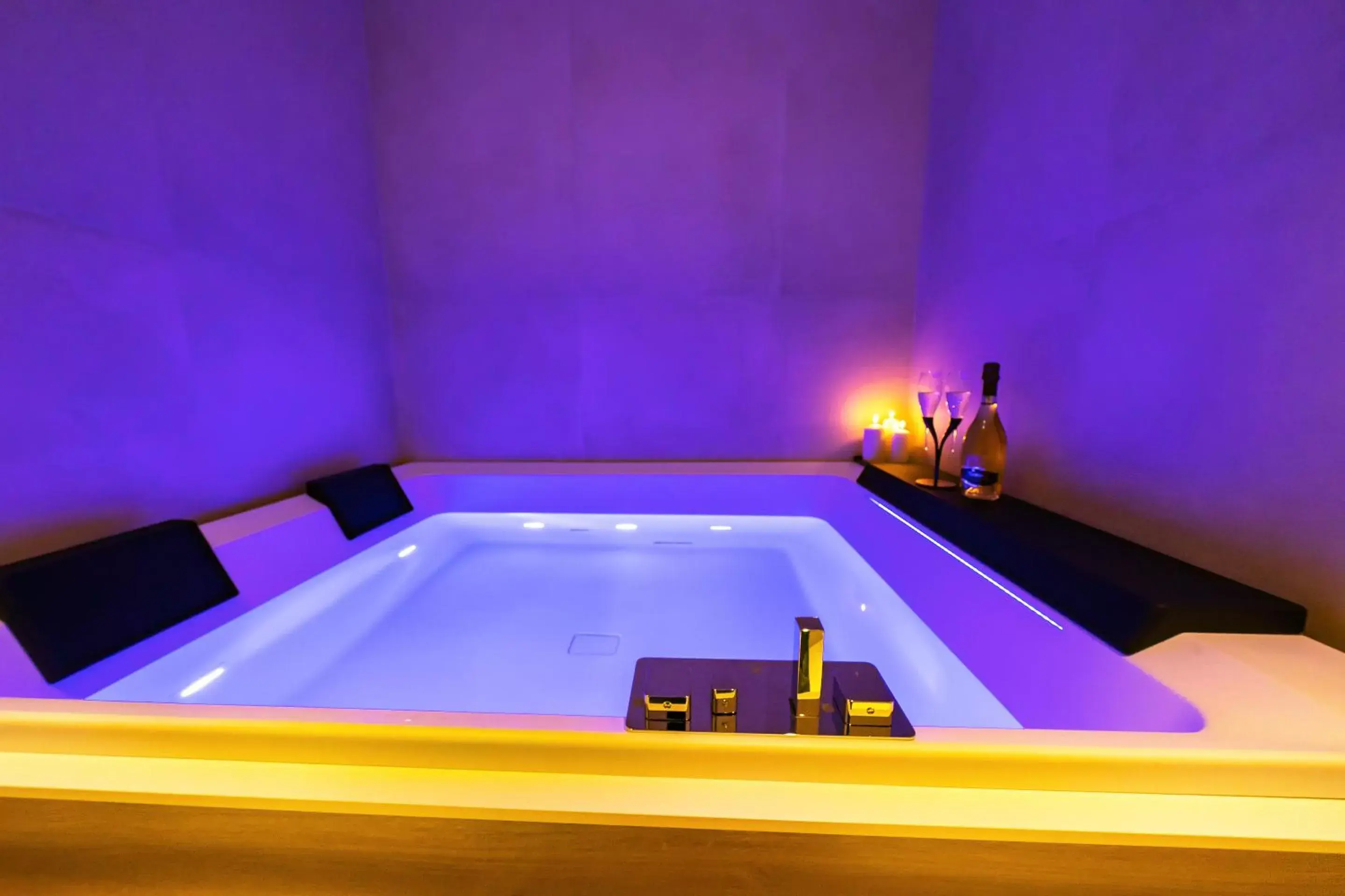 Hot Tub in Al Castello Luxury B&B