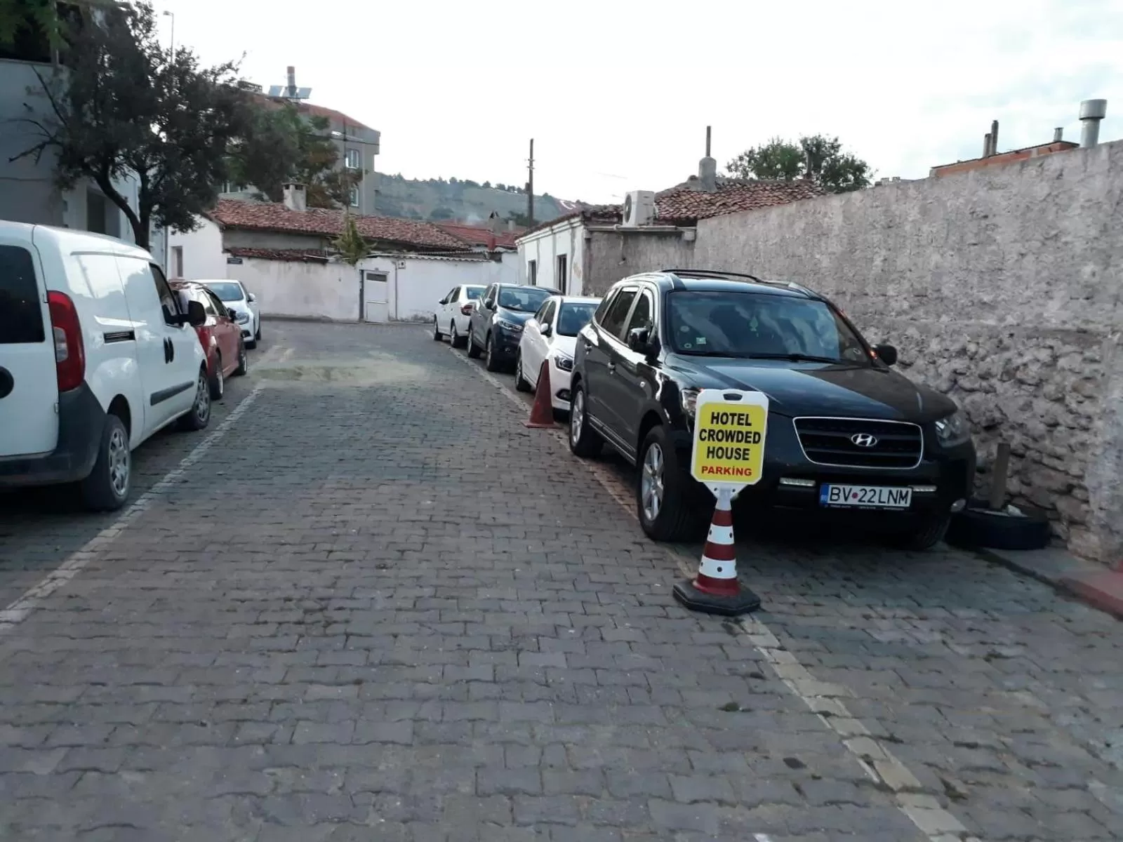 Parking in Hotel Crowded House