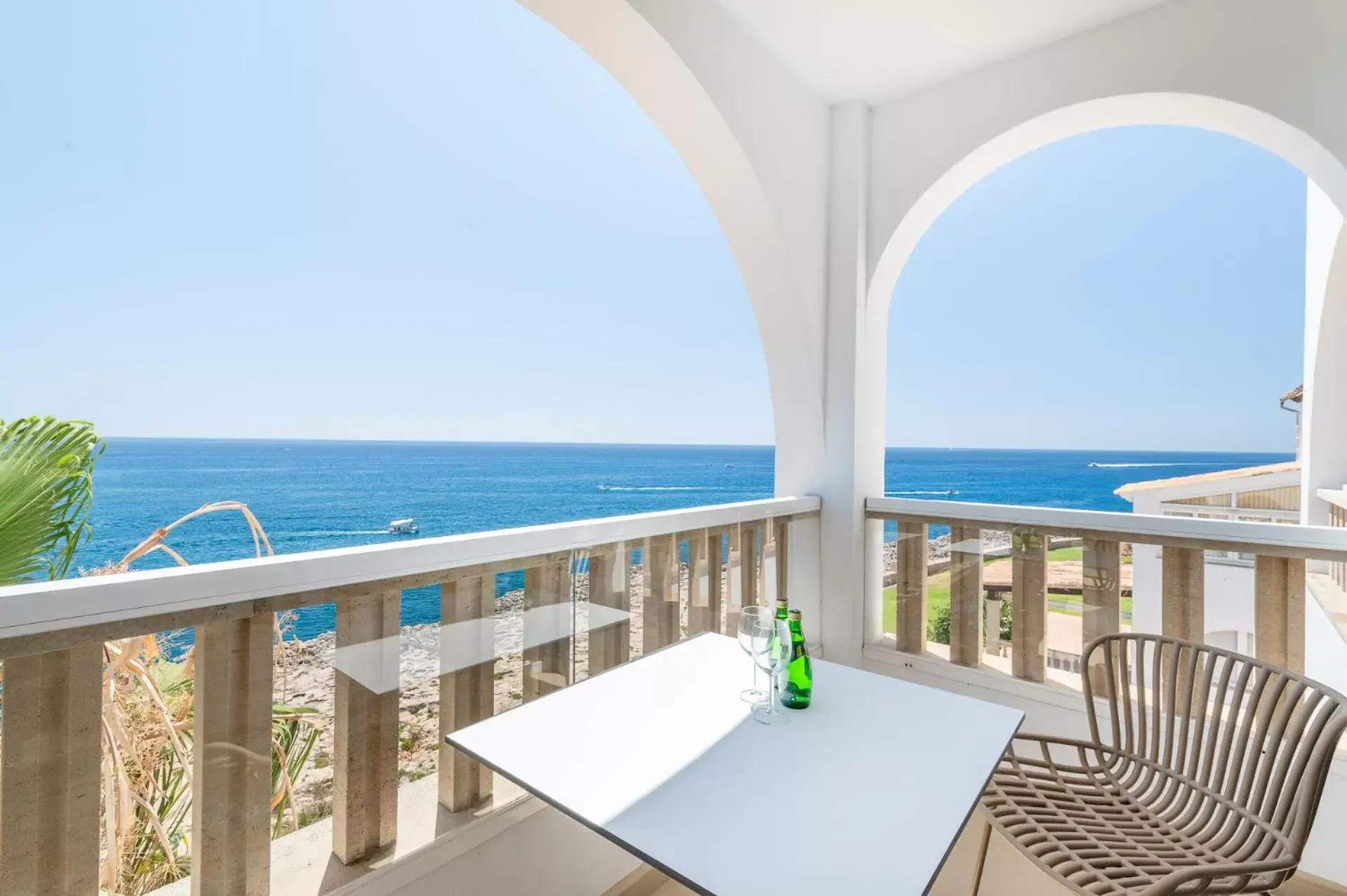 Day, Sea View in Orange Colom - Seaside Apartments