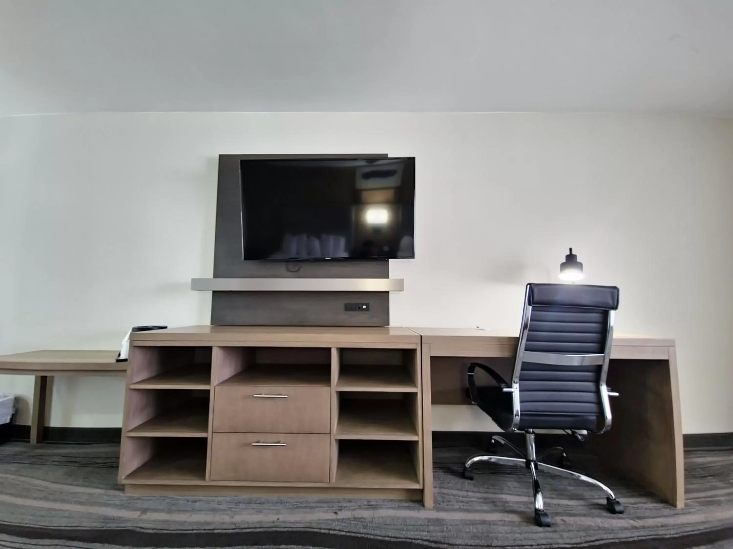 TV and multimedia in Los Viajeros Inn