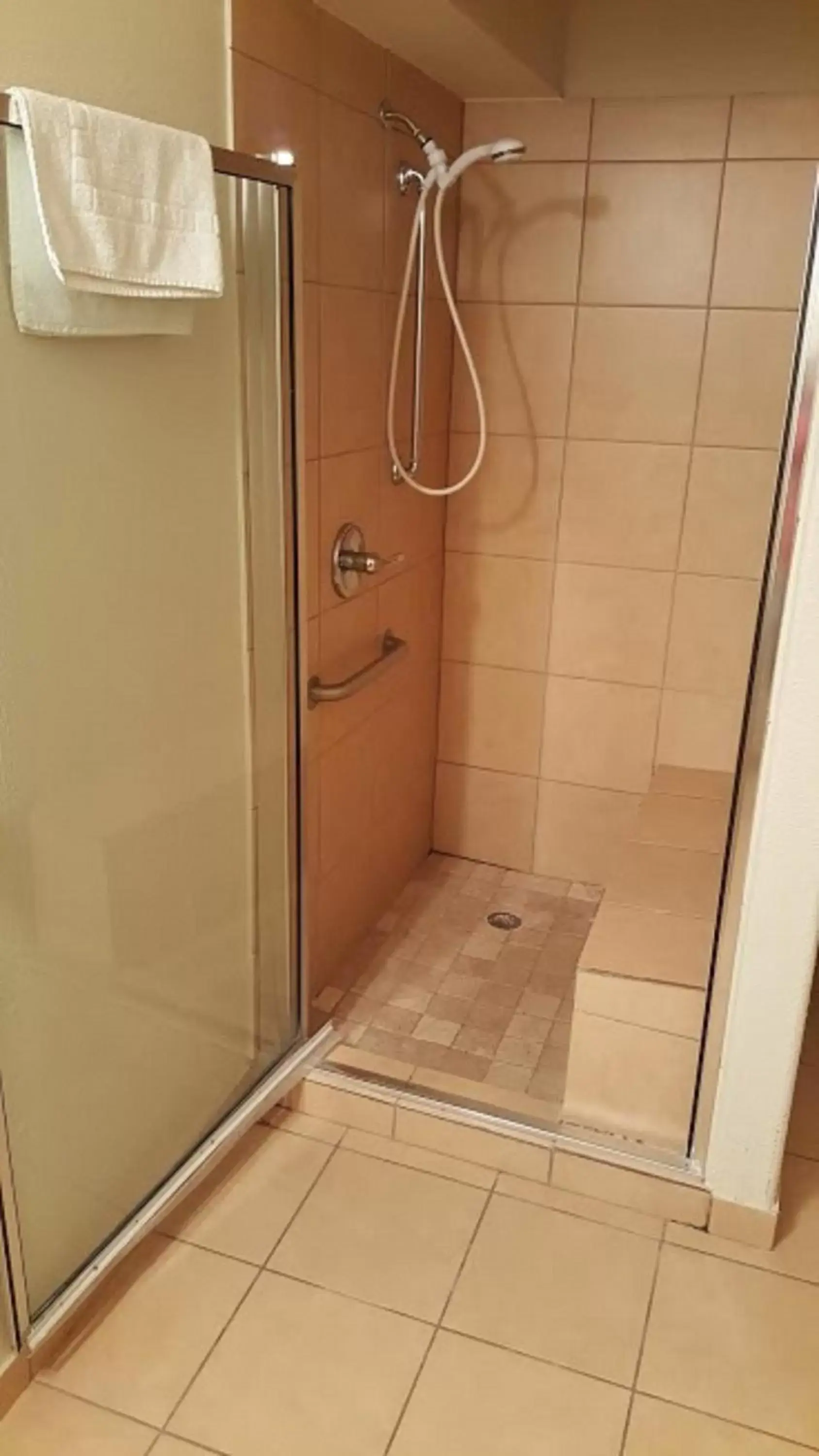 Shower, Bathroom in Cedar Creek Inn