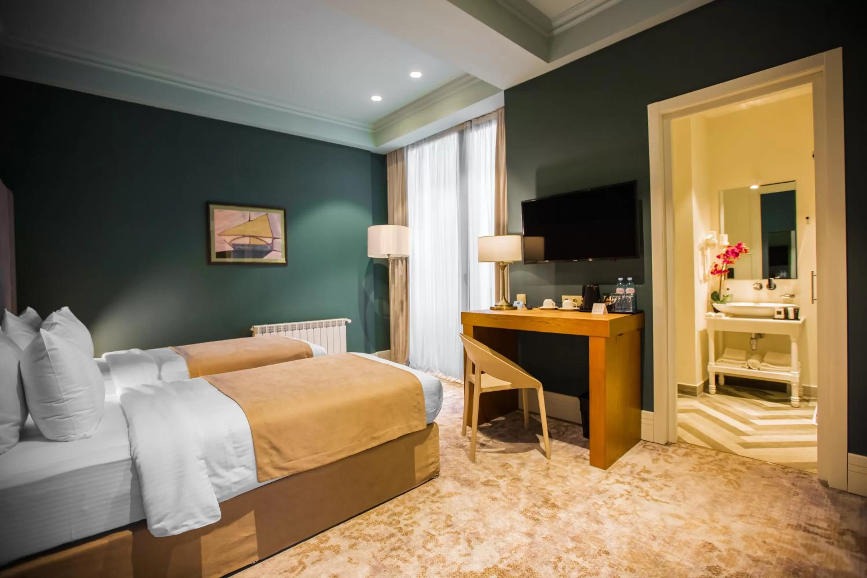 Photo of the whole room, TV/Entertainment Center in Europe Hotel