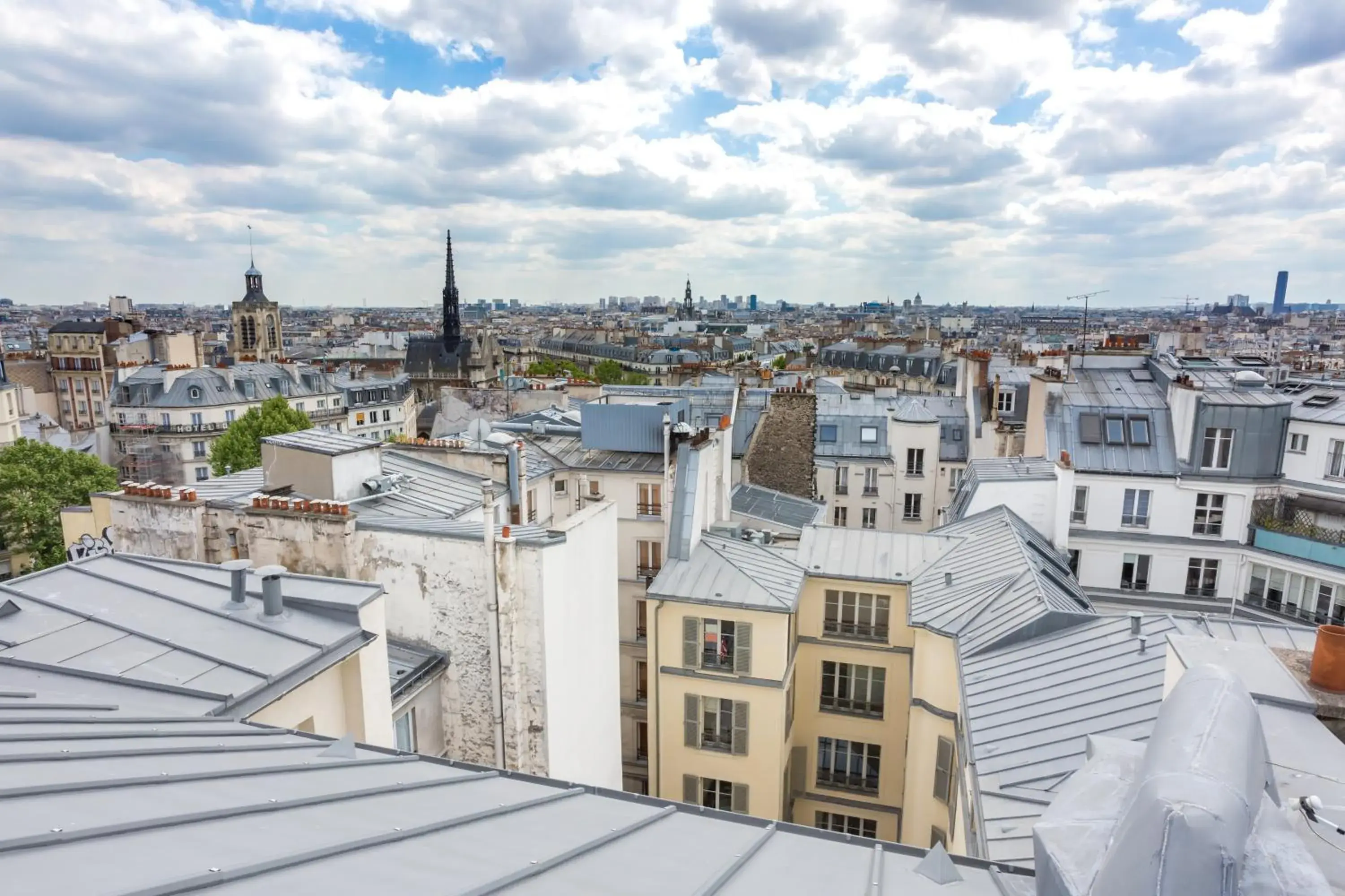 City view in Le Marcel Paris Gare de l'Est