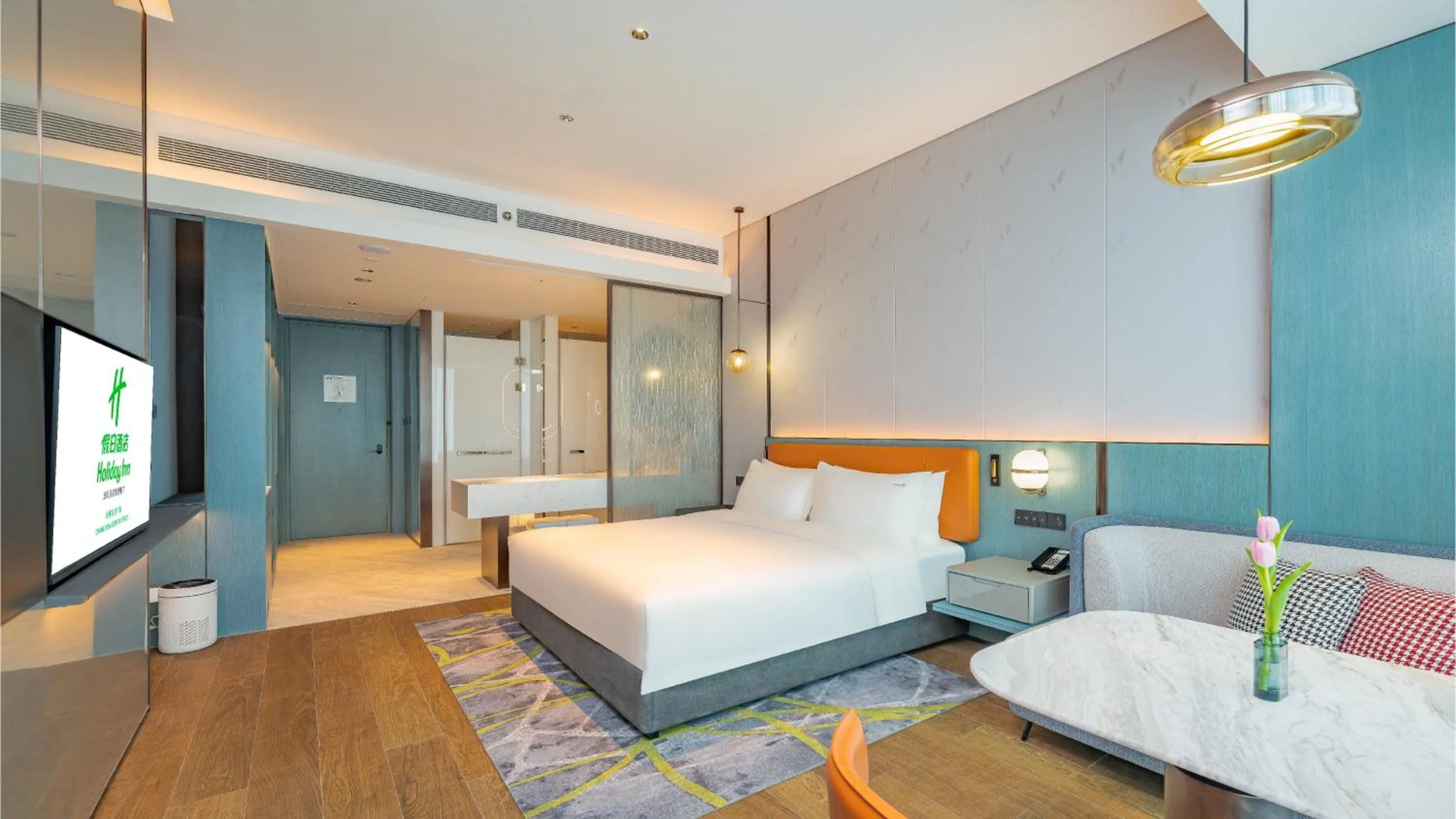 Photo of the whole room, Bed in Holiday Inn Changchun Oriental Plaza by IHG