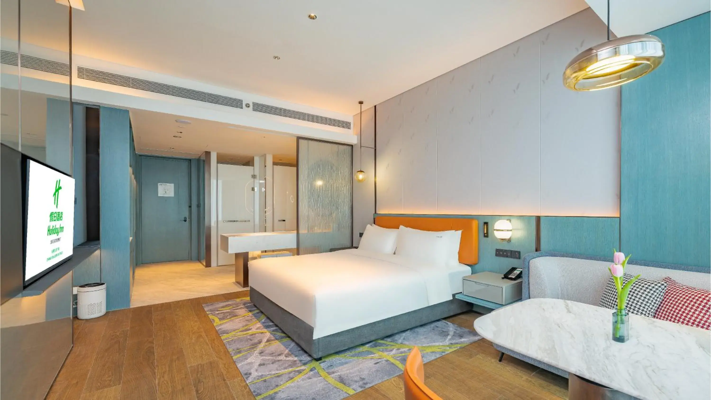 Photo of the whole room, Bed in Holiday Inn Changchun Oriental Plaza, an IHG Hotel