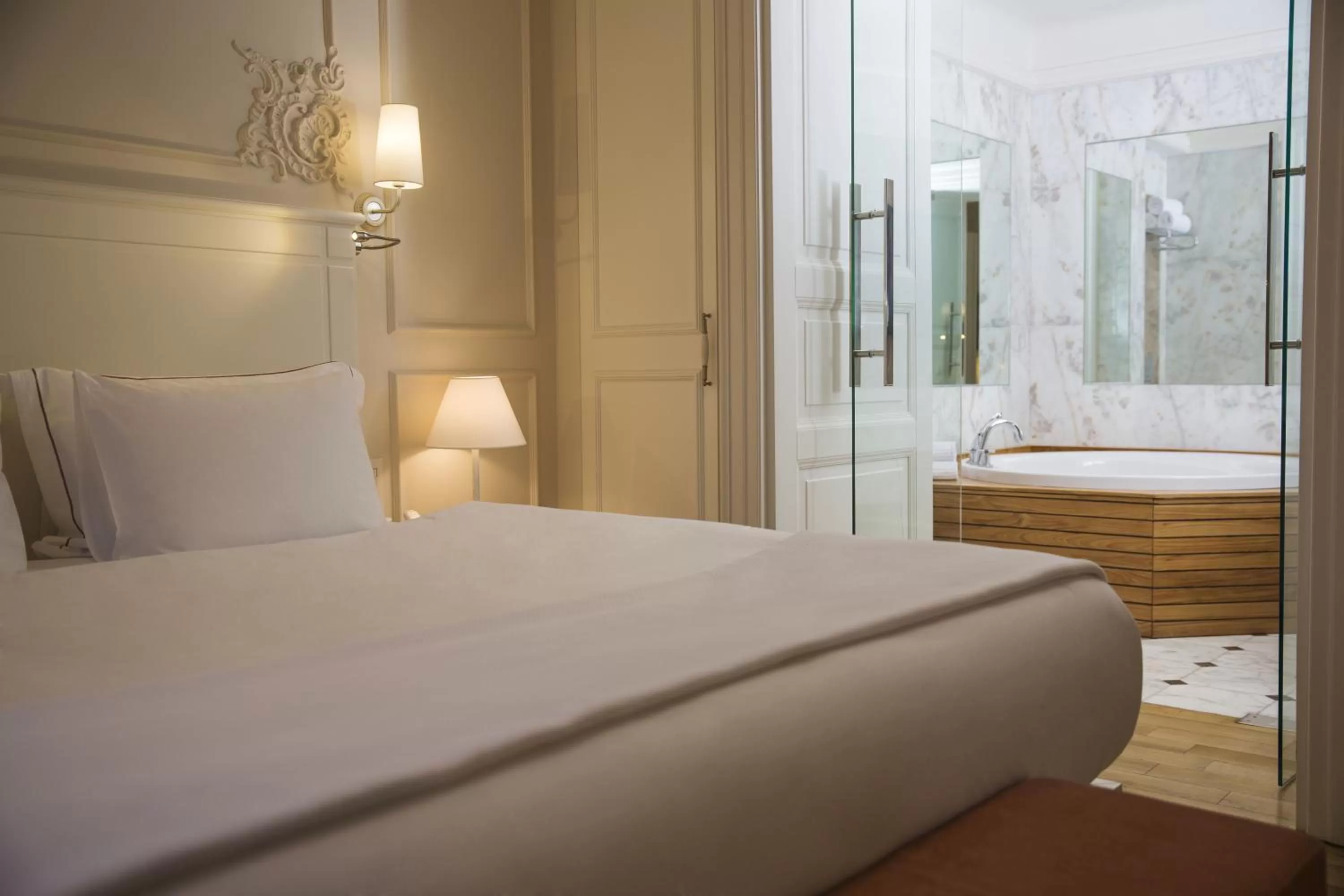 Bathroom, Bed in Corinne Art & Boutique Hotel