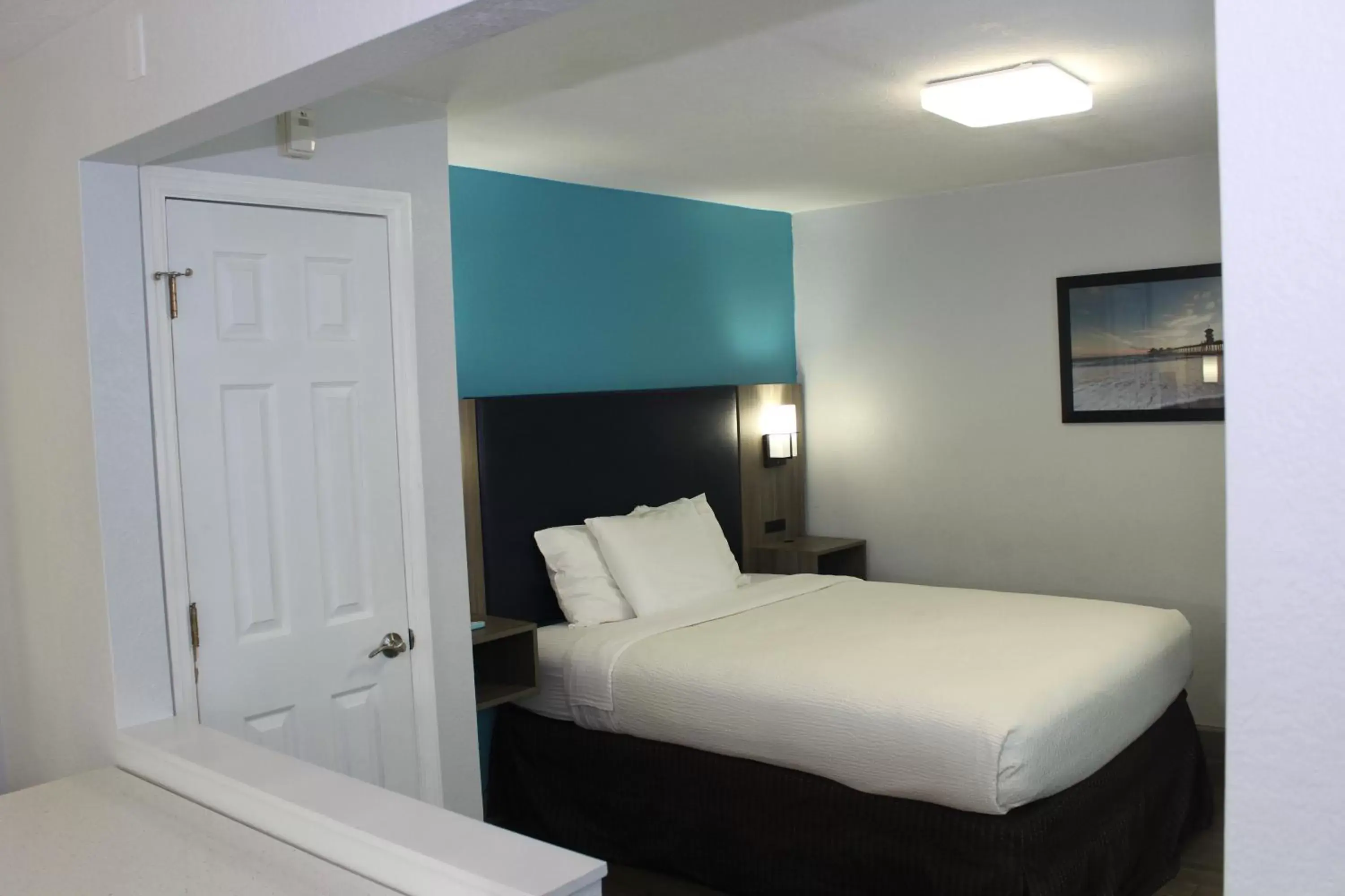 Bedroom, Bed in La Quinta by Wyndham Oceanfront Daytona Beach