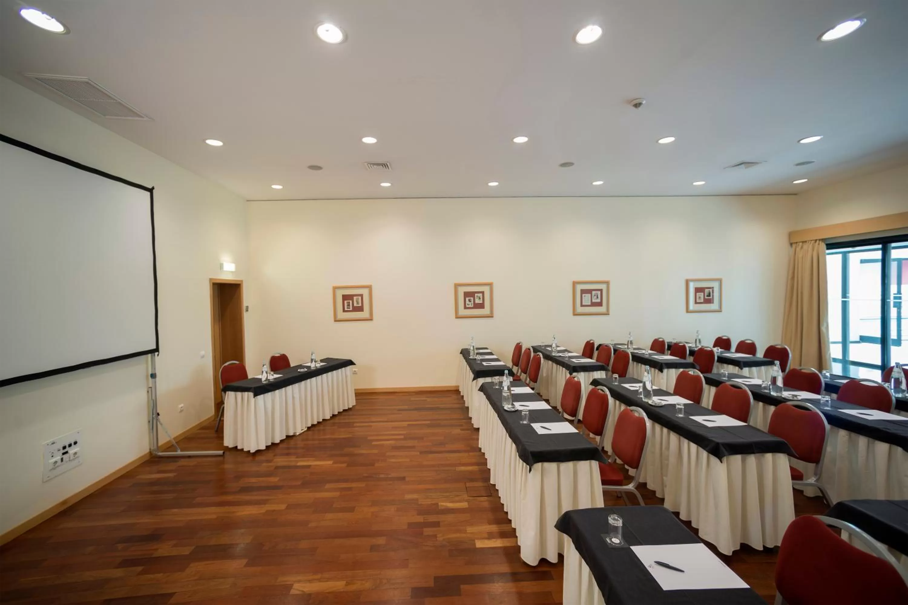 Meeting/conference room in Vila Gale Opera