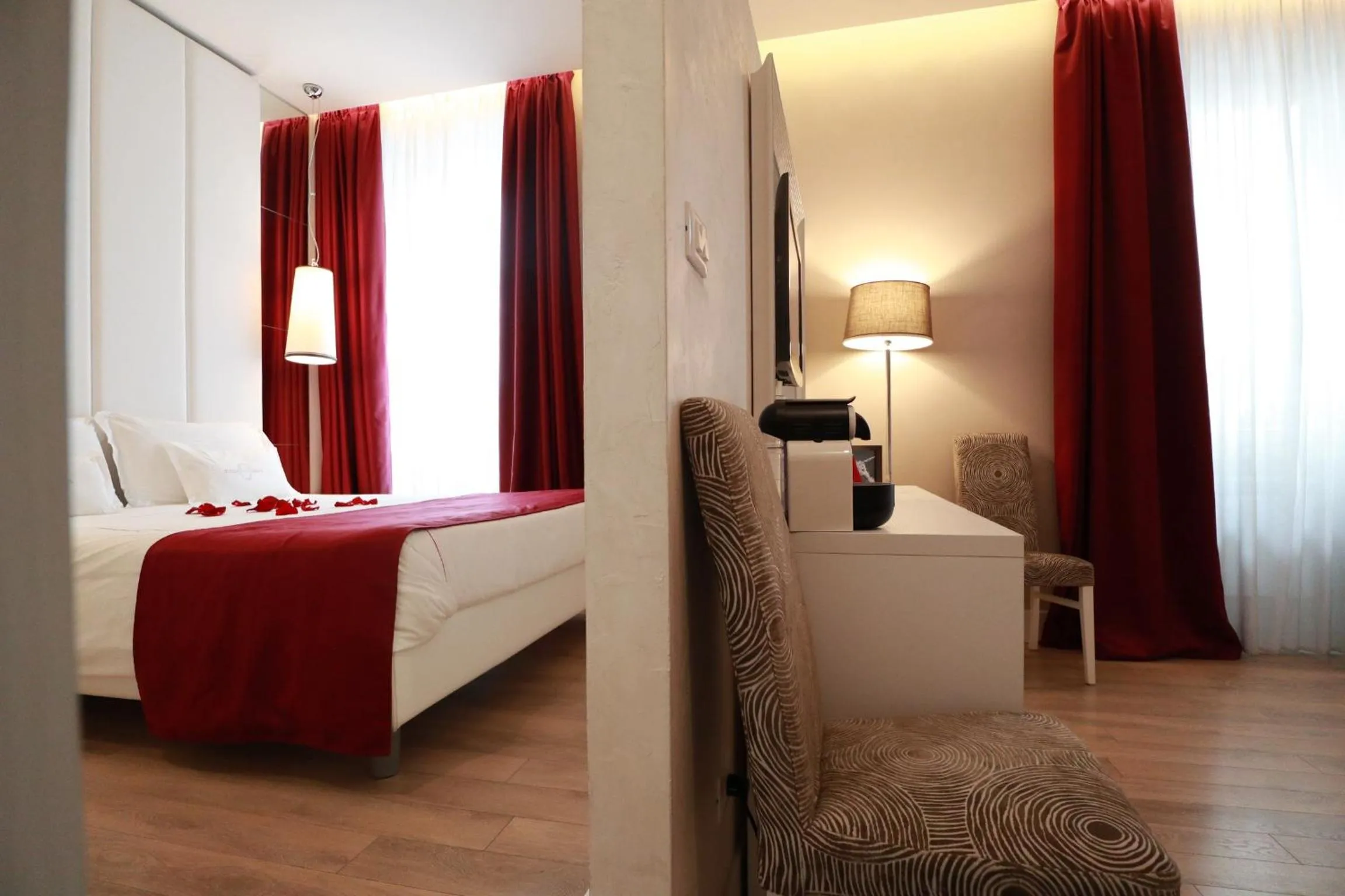 Photo of the whole room, Bed in Tullia&Prisca Relais