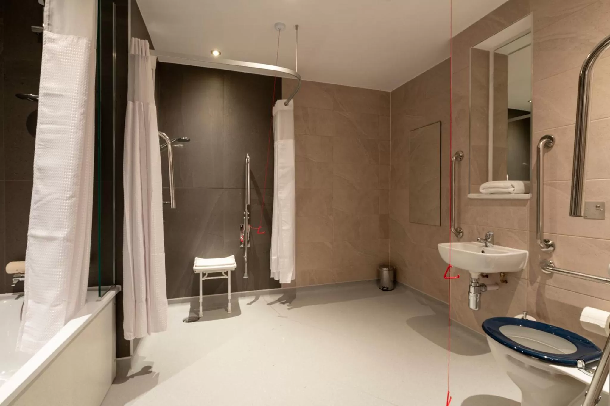 Shower, Bathroom in The Saxon Crown Wetherspoon