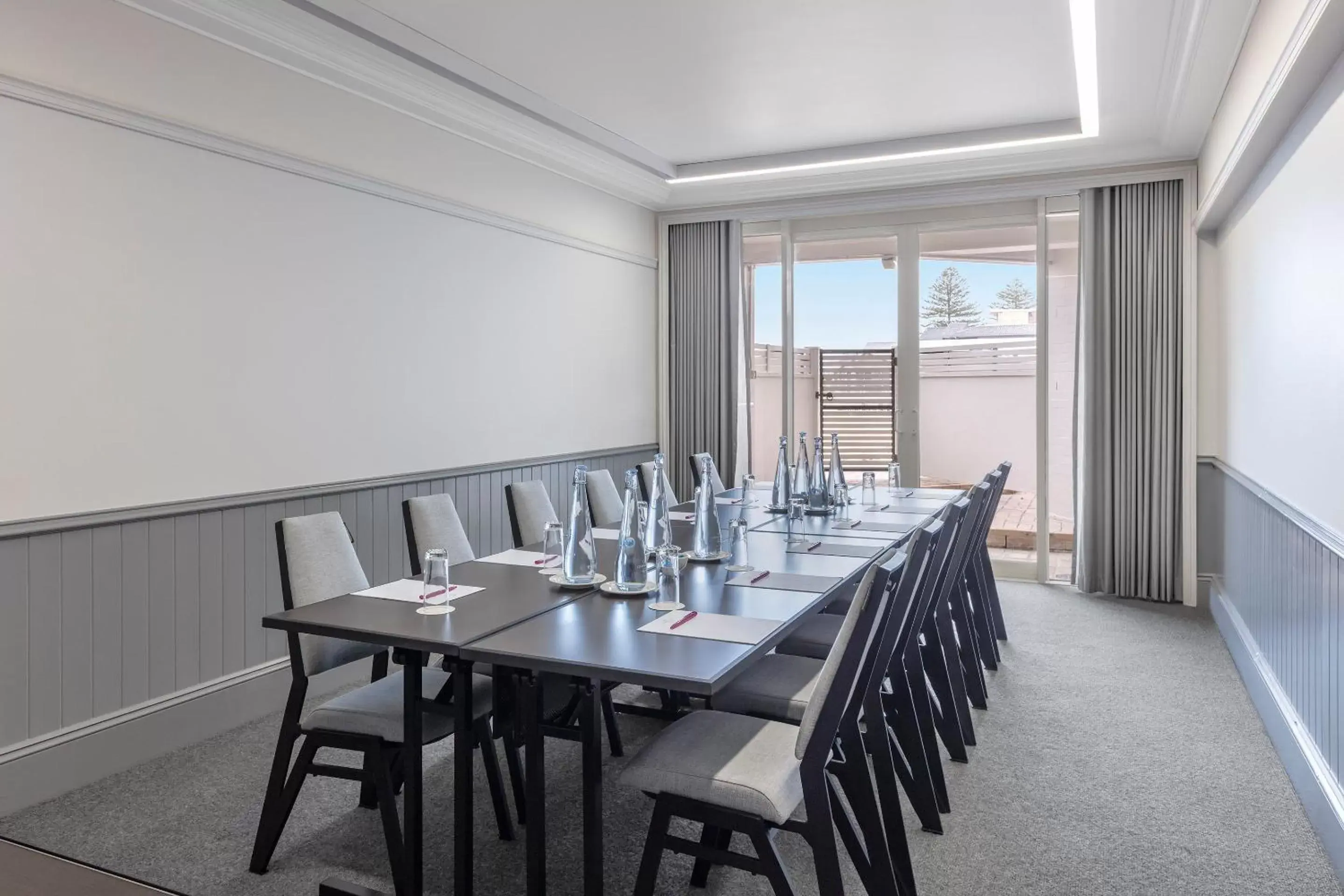Meeting/conference room in Crowne Plaza Terrigal Pacific, an IHG Hotel
