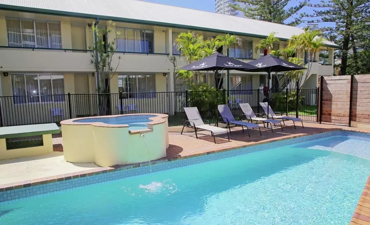 Property building, Swimming Pool in Darcy Arms Hotel Motel