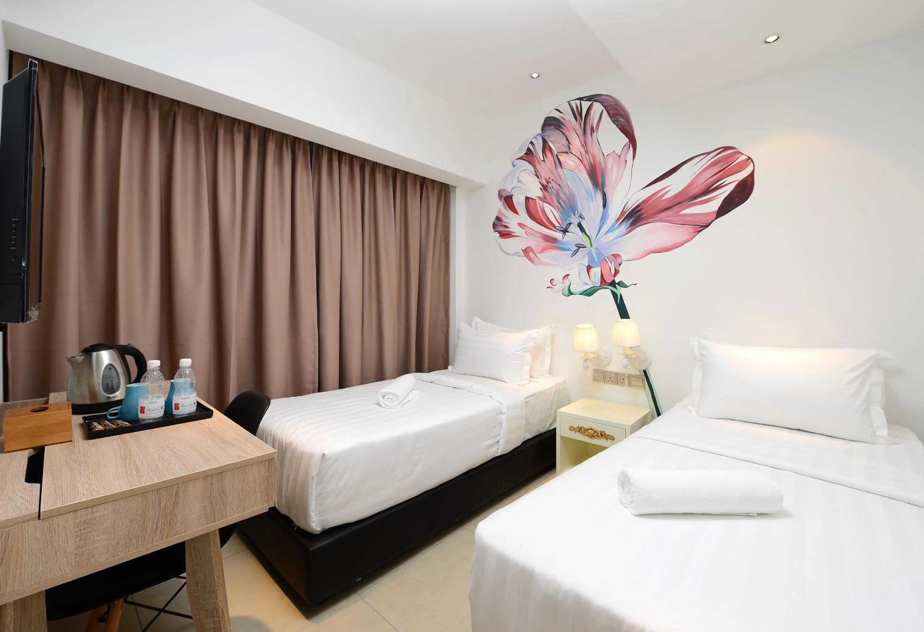 Photo of the whole room, Bed in Hotel de Art USJ 21