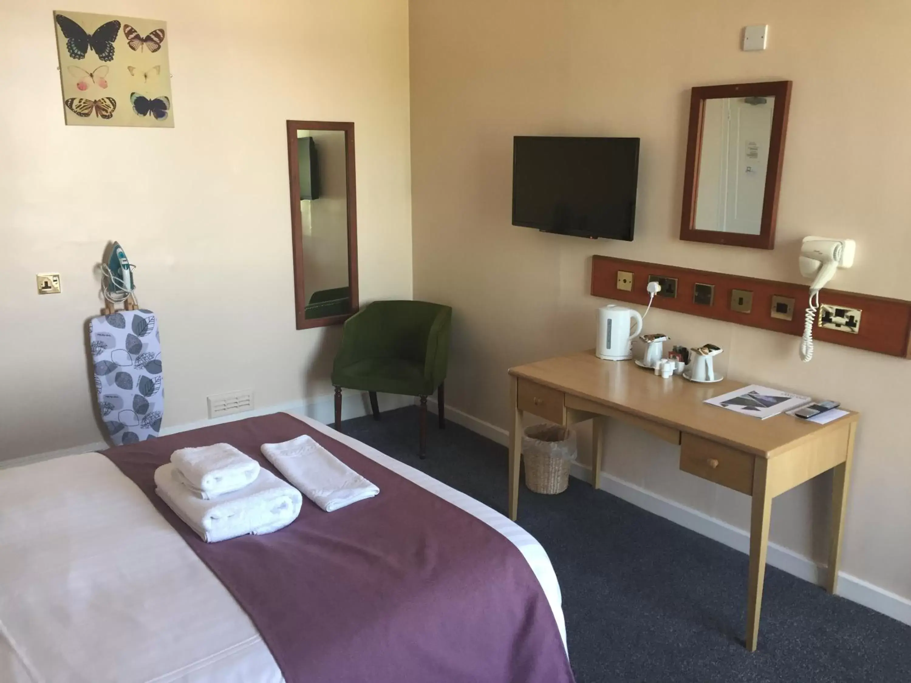 Double Room with Private Bathroom in Chase Hotel