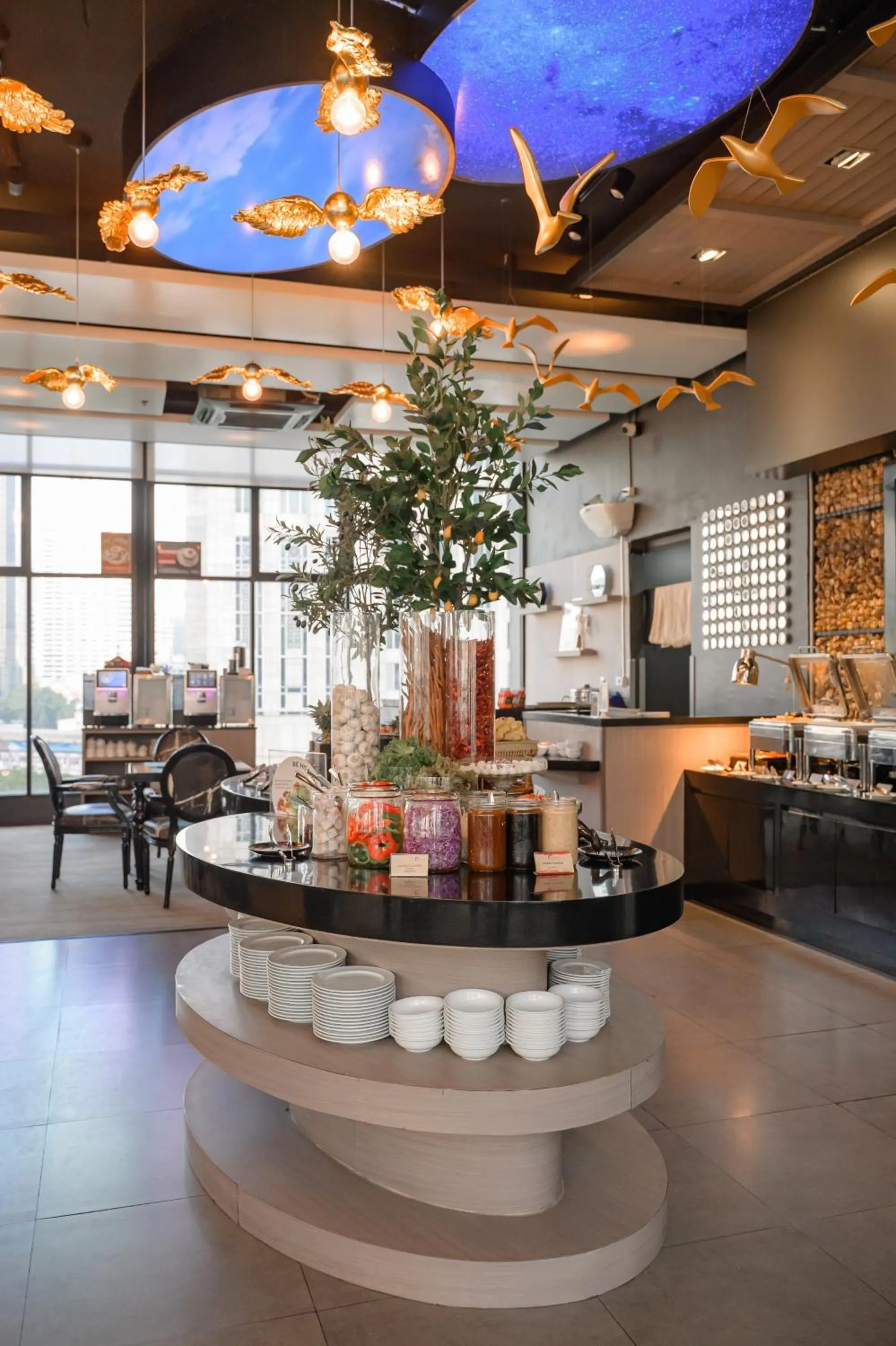 Restaurant/places to eat in Hotel Clover Asoke - SHA Extra Plus