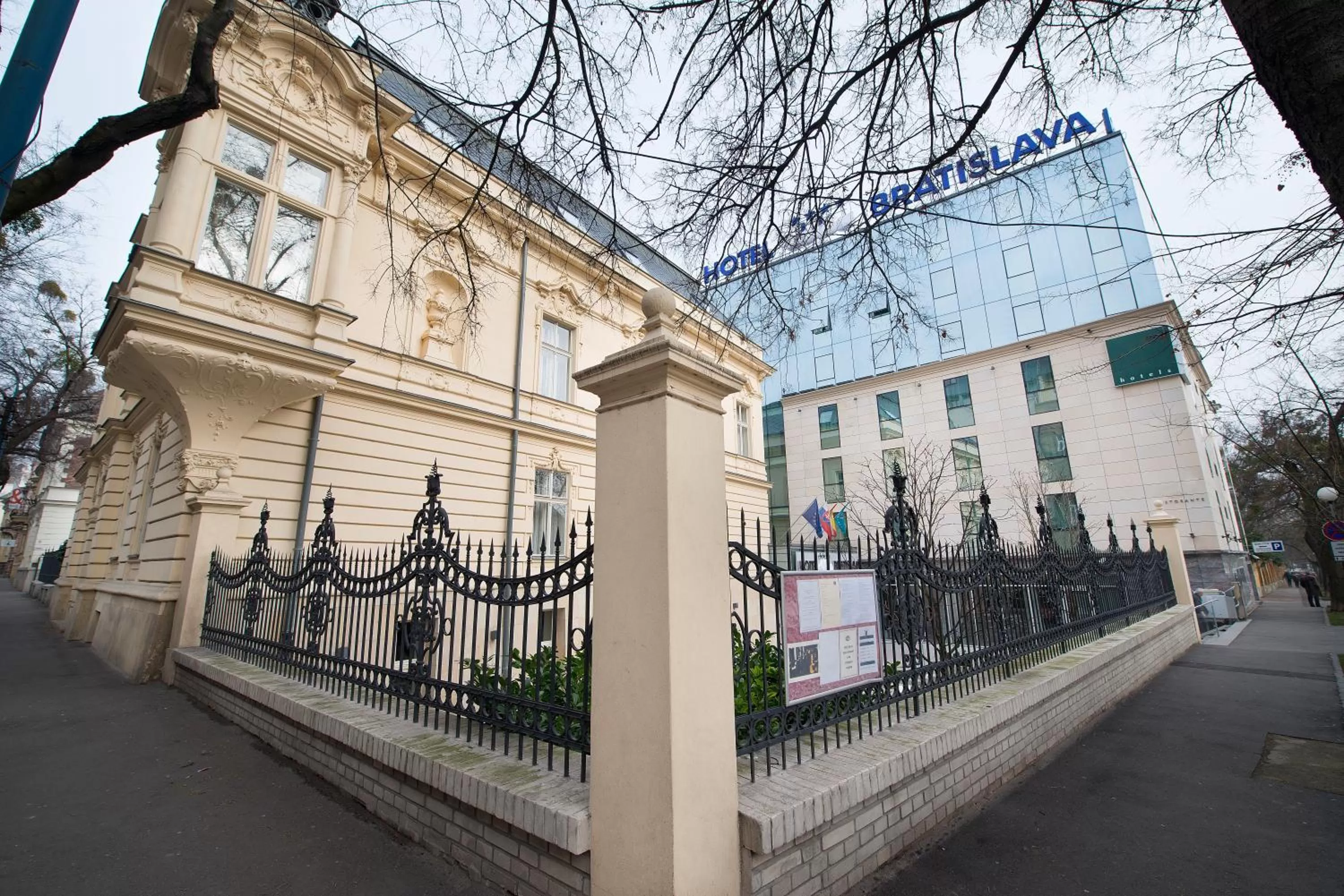 Facade/entrance in Wilson Palace by LOFT