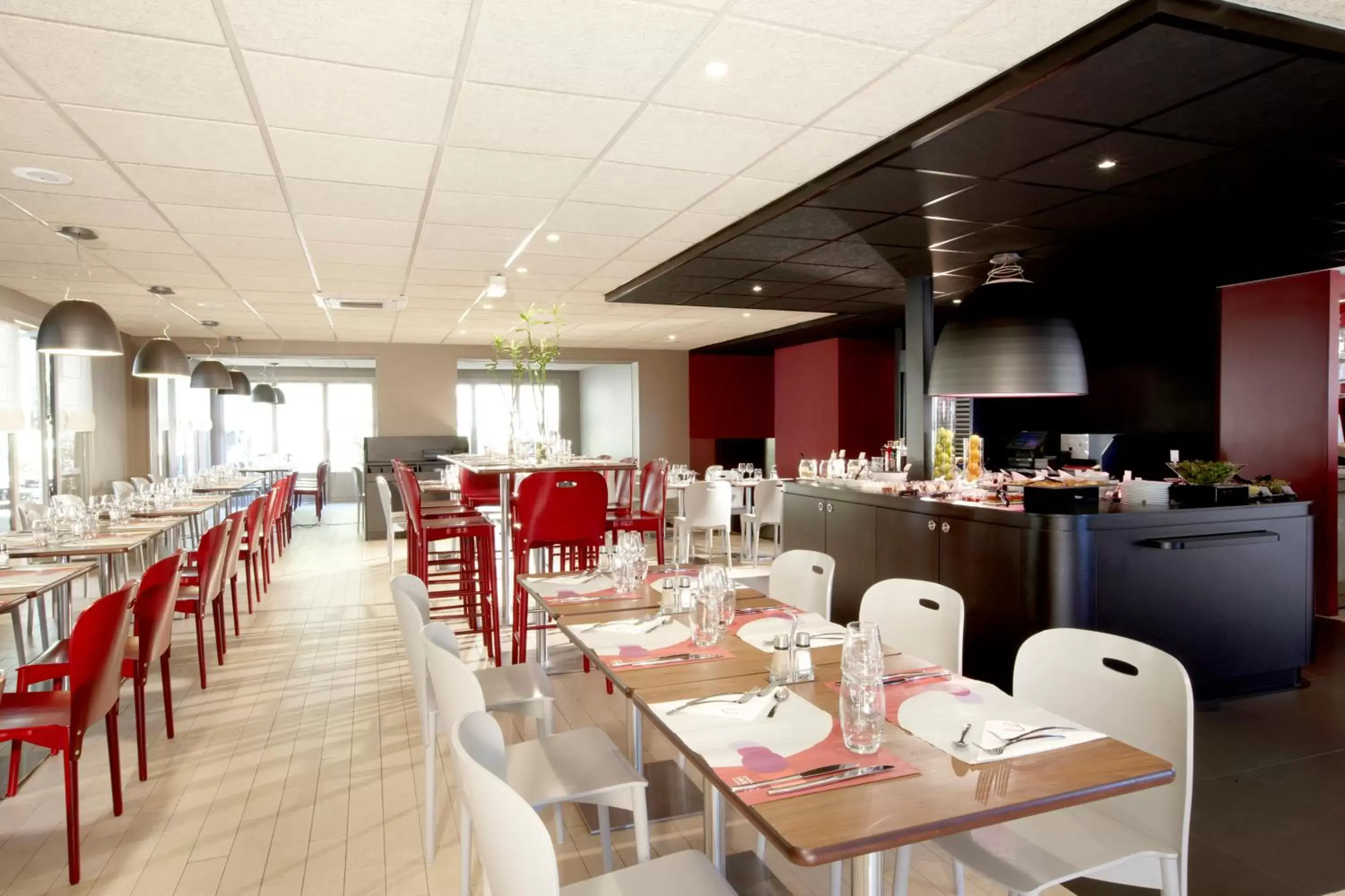 Restaurant/Places to Eat in Campanile Marseille Saint Antoine