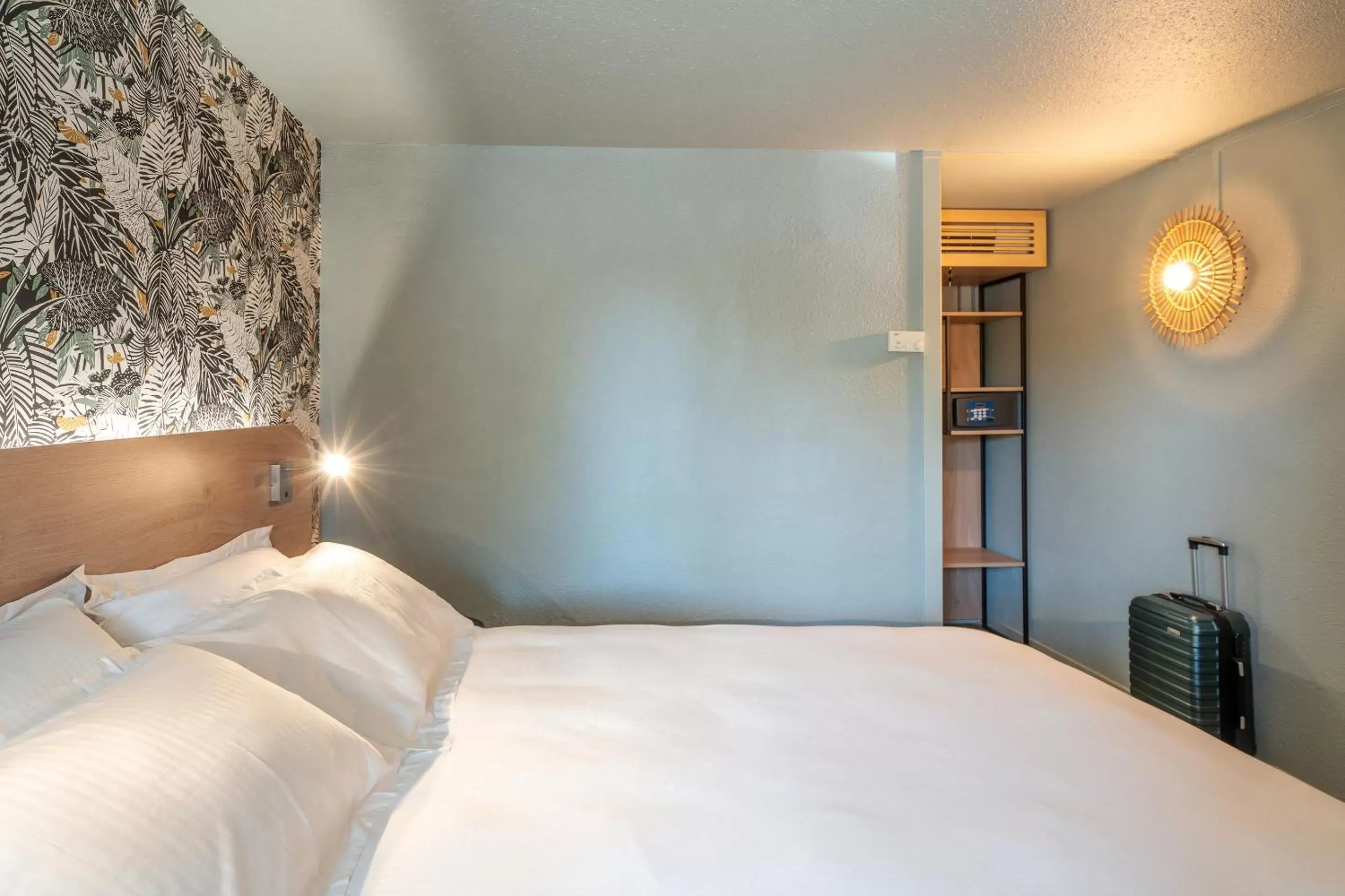 Bed in Sure Hotel by Best Western Rochefort-sur-Mer