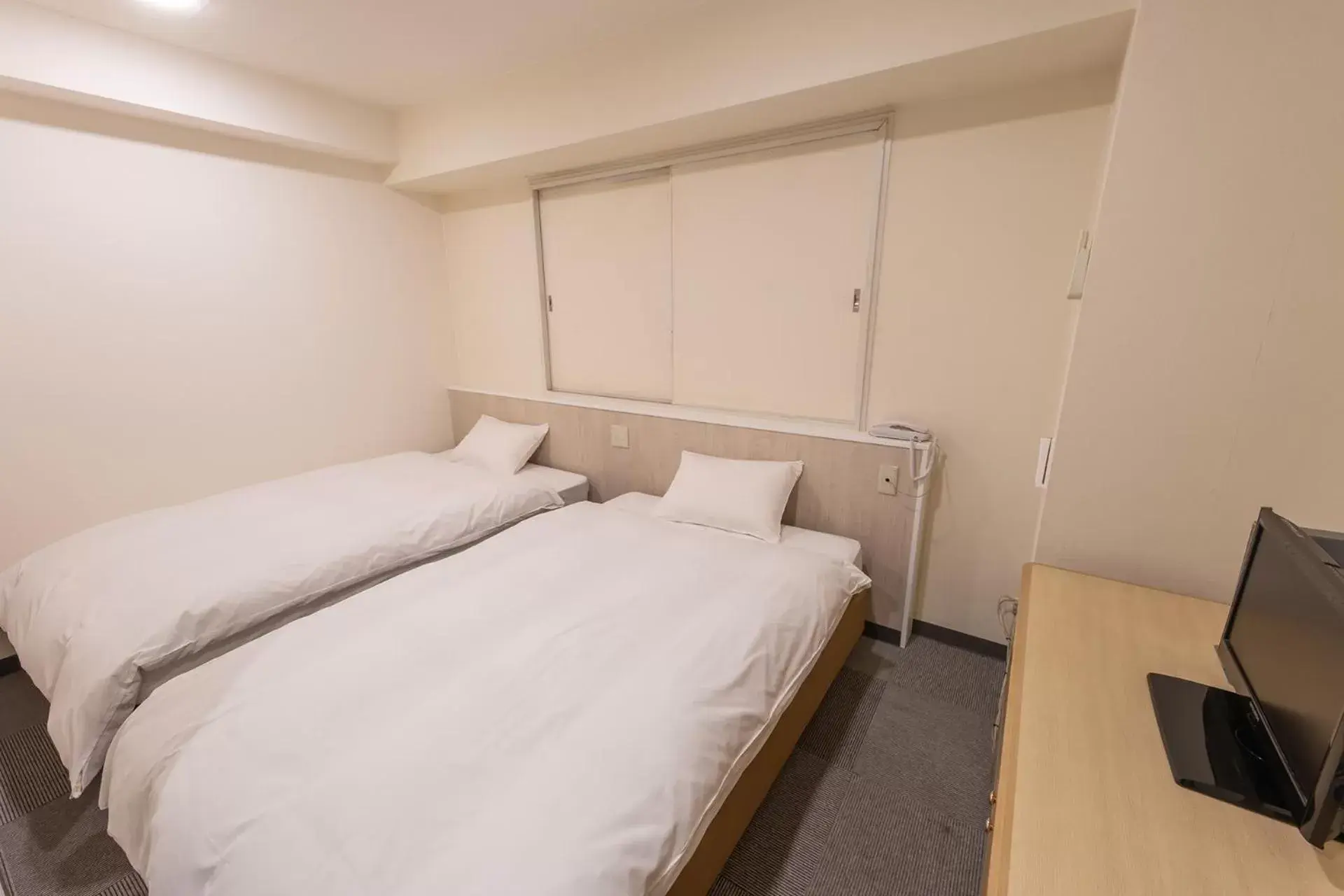 Photo of the whole room, Bed in Hotel Kansai