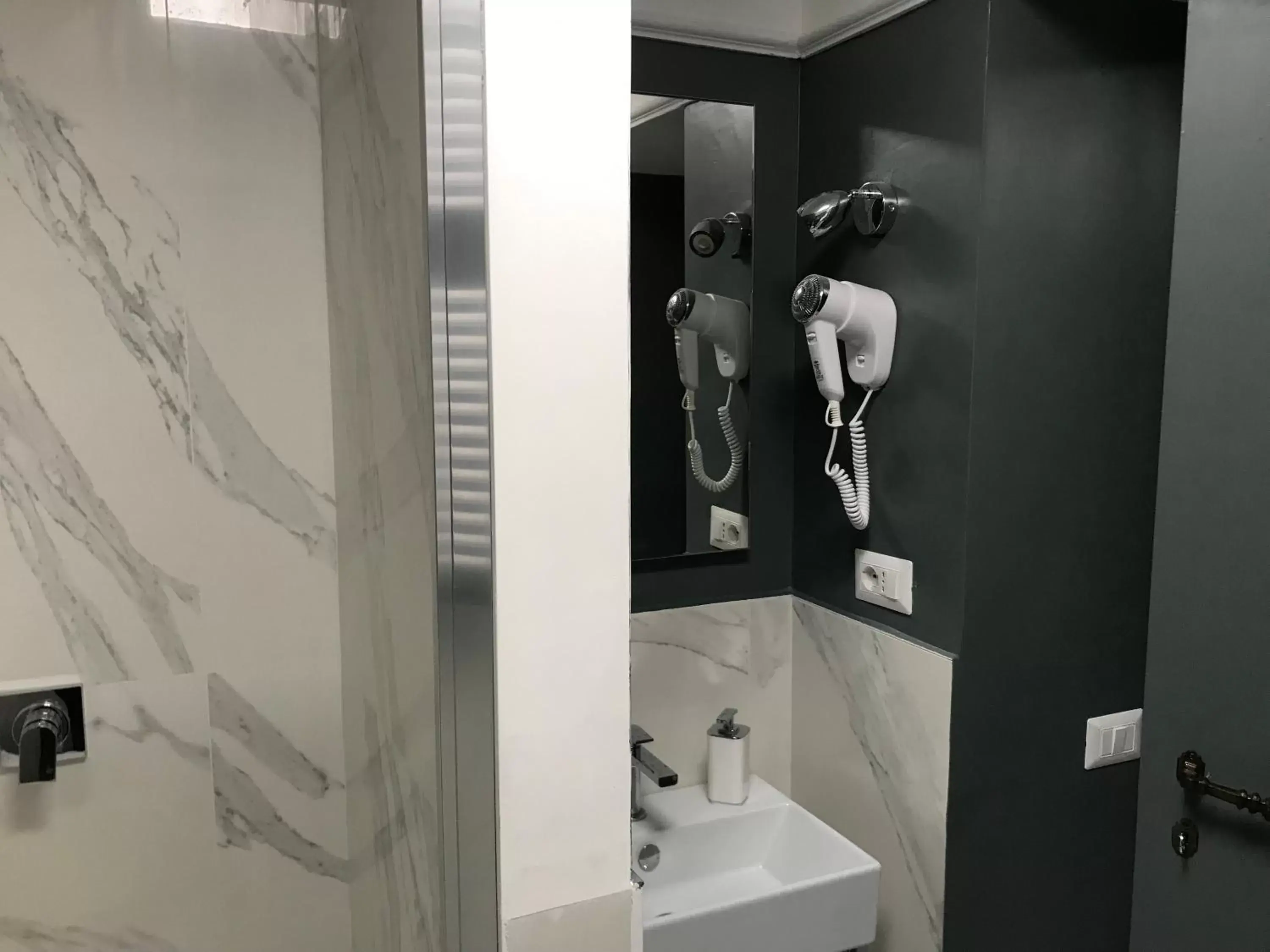 Shower, Bathroom in HiSuiteROME