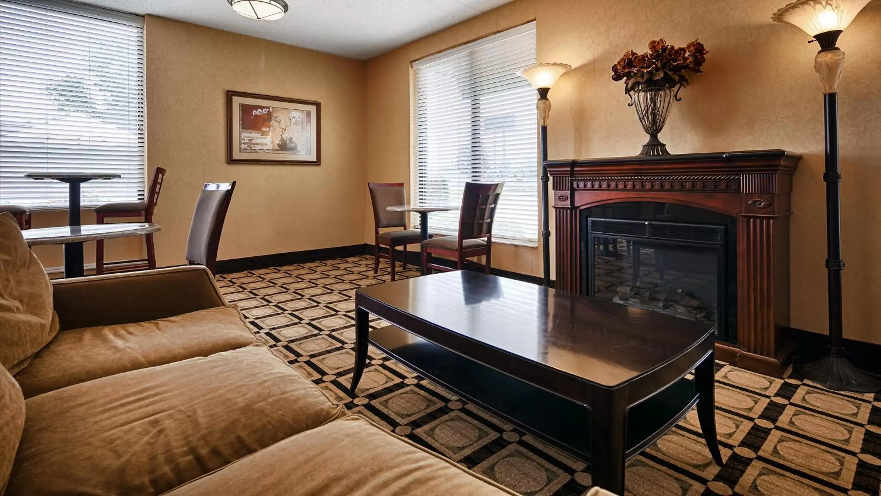 Seating Area in SureStay Plus Hotel by Best Western Hopkinsville