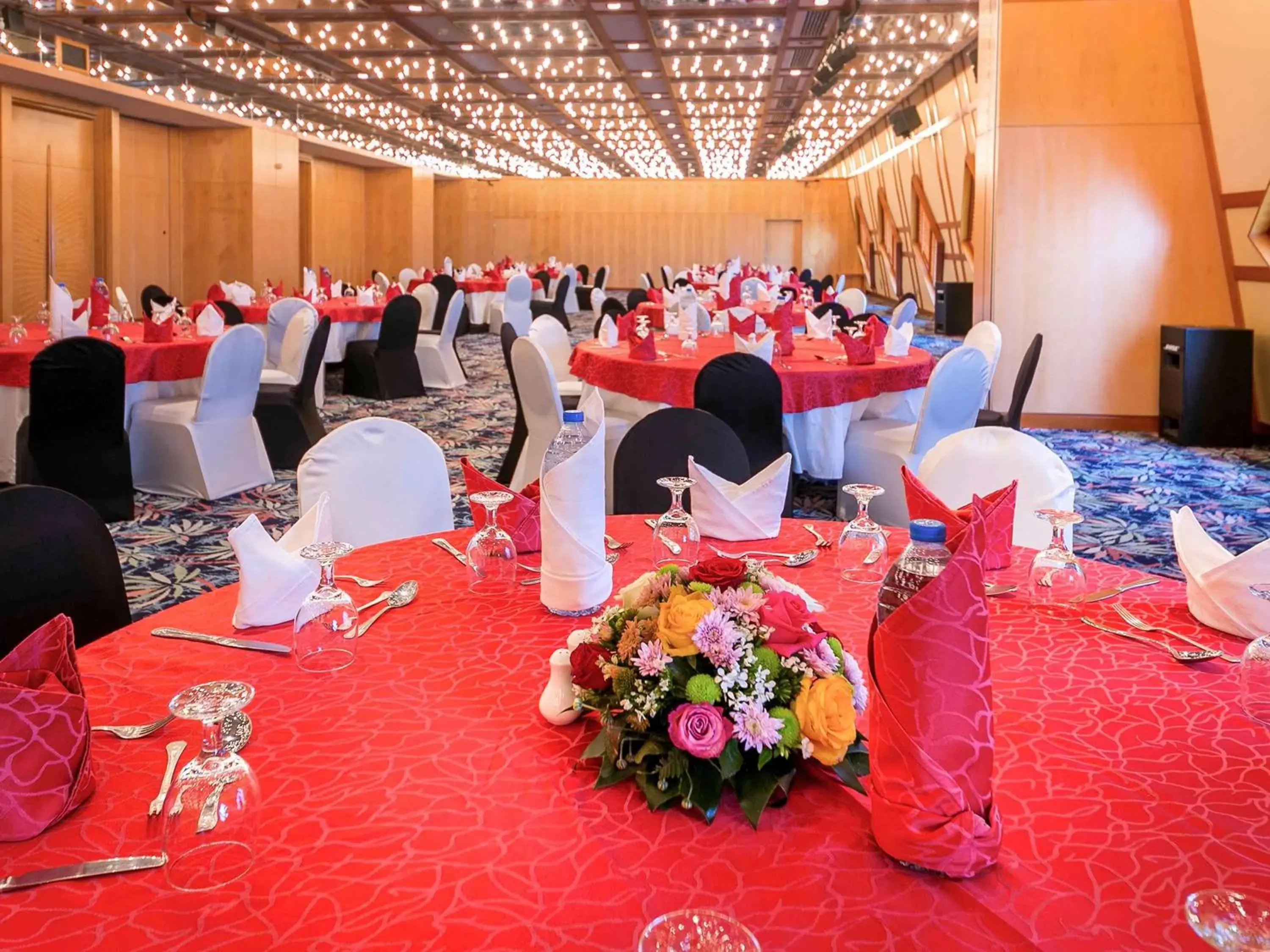 Restaurant/places to eat, Banquet Facilities in Mercure Grand Jebel Hafeet Hotel
