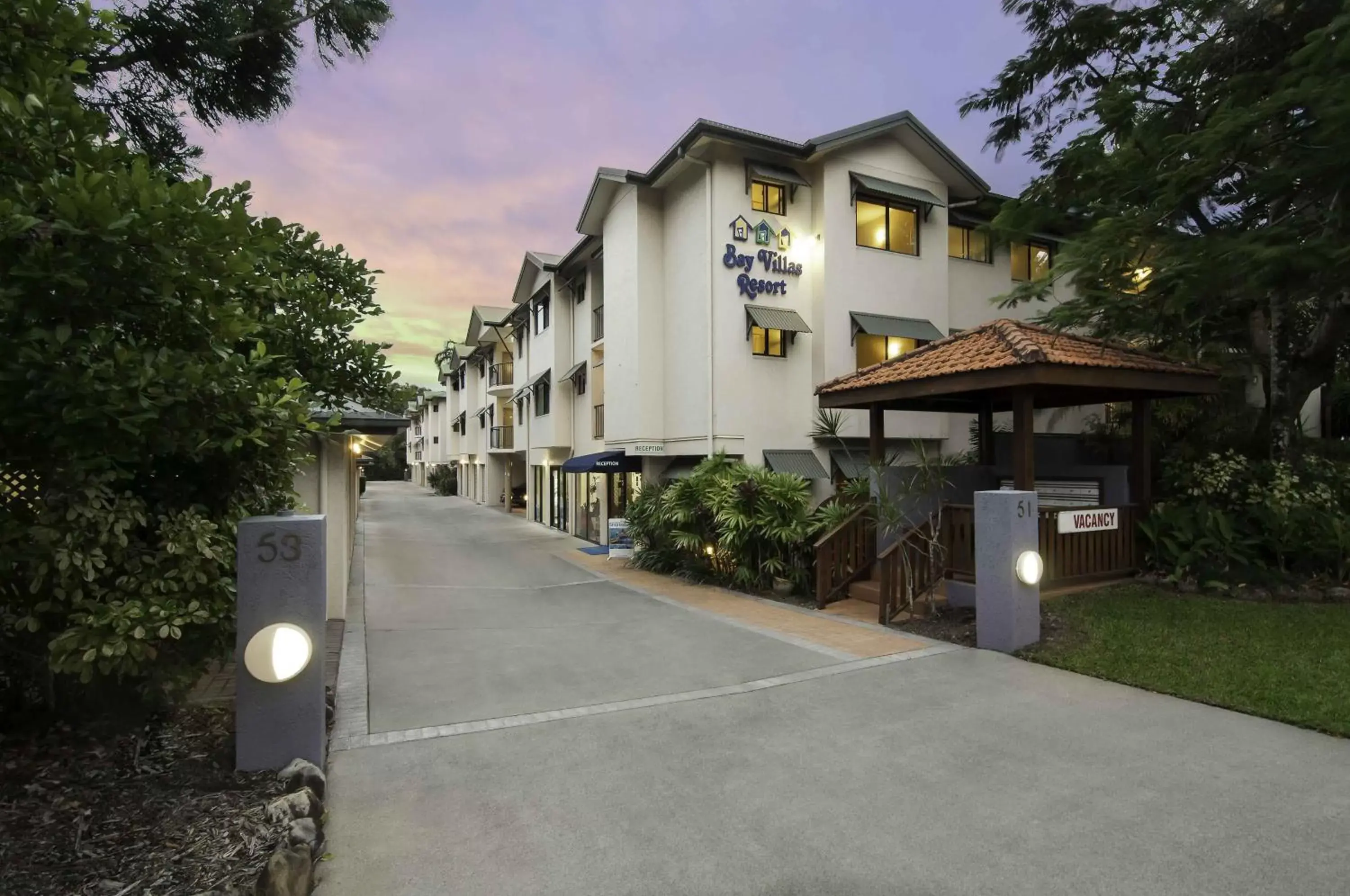 Facade/entrance, Property Building in Bay Villas Resort