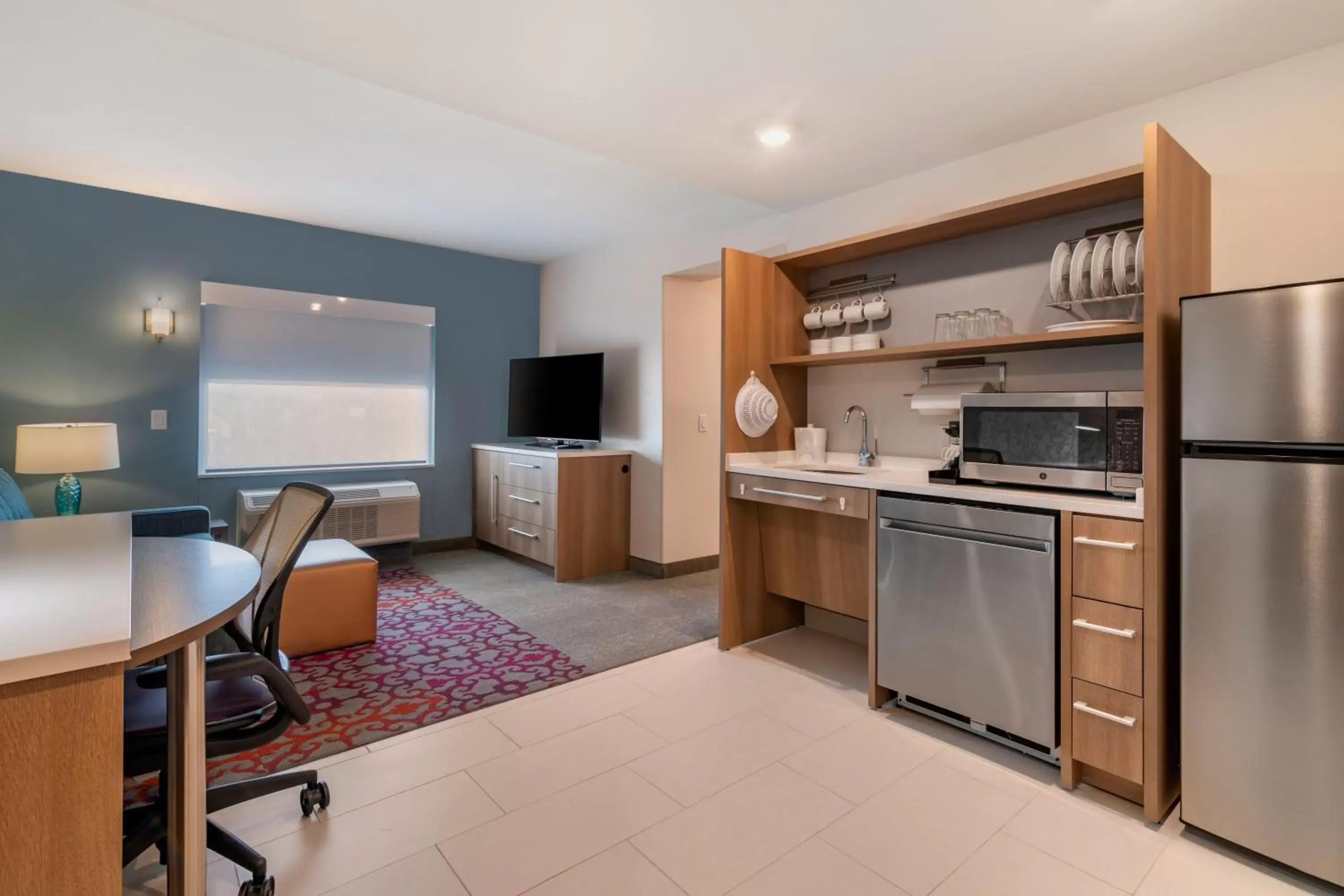 Kitchen or kitchenette, Kitchen/Kitchenette in Home2 Suites by Hilton Bangor