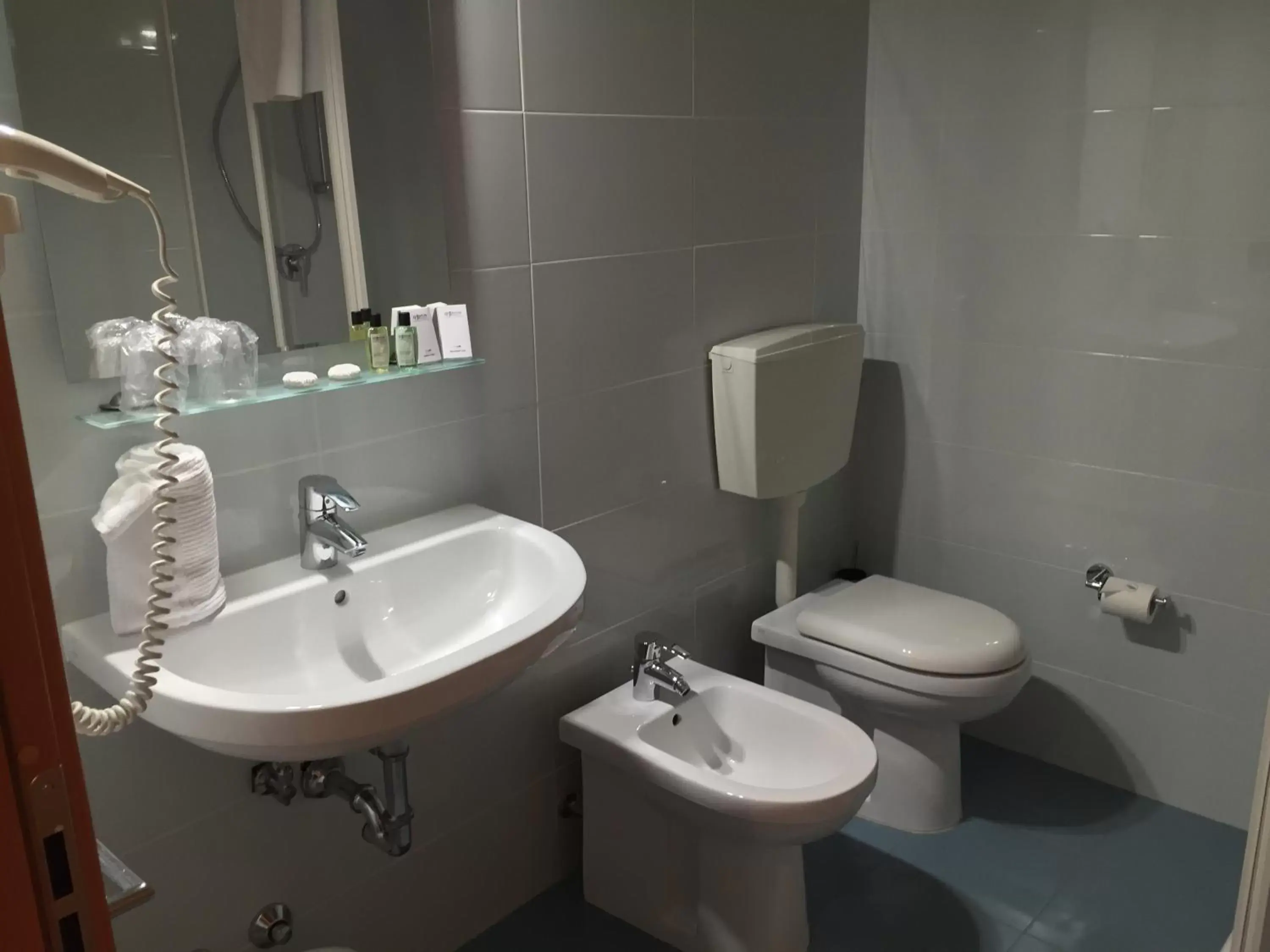 Bathroom in Hotel Motel Galaxy Reggio Emilia