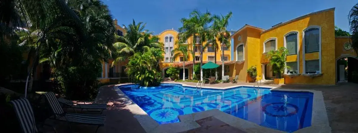 Swimming Pool in Hotel Hacienda Real