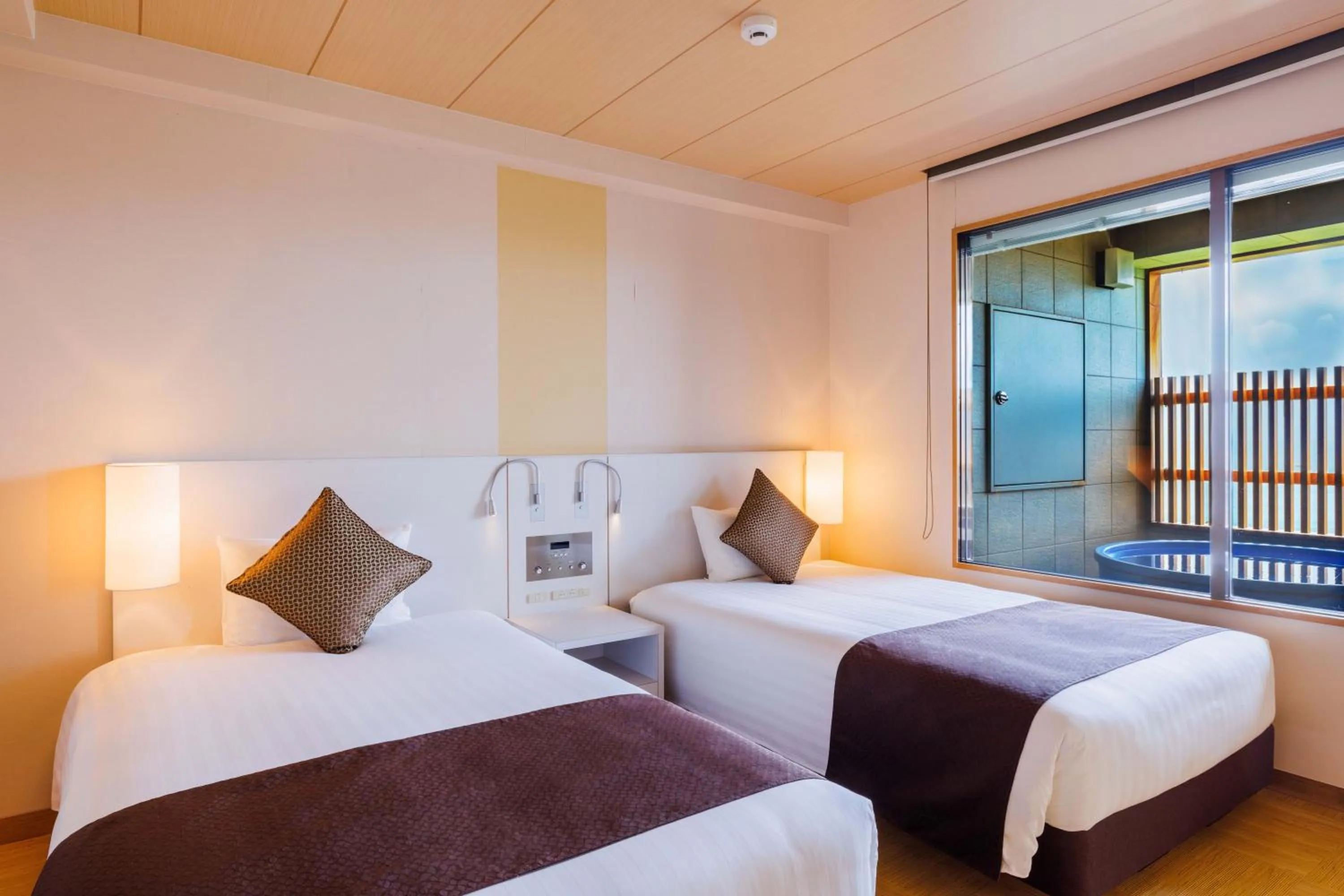 Photo of the whole room, Bed in Kanpo no Yado Yaizu