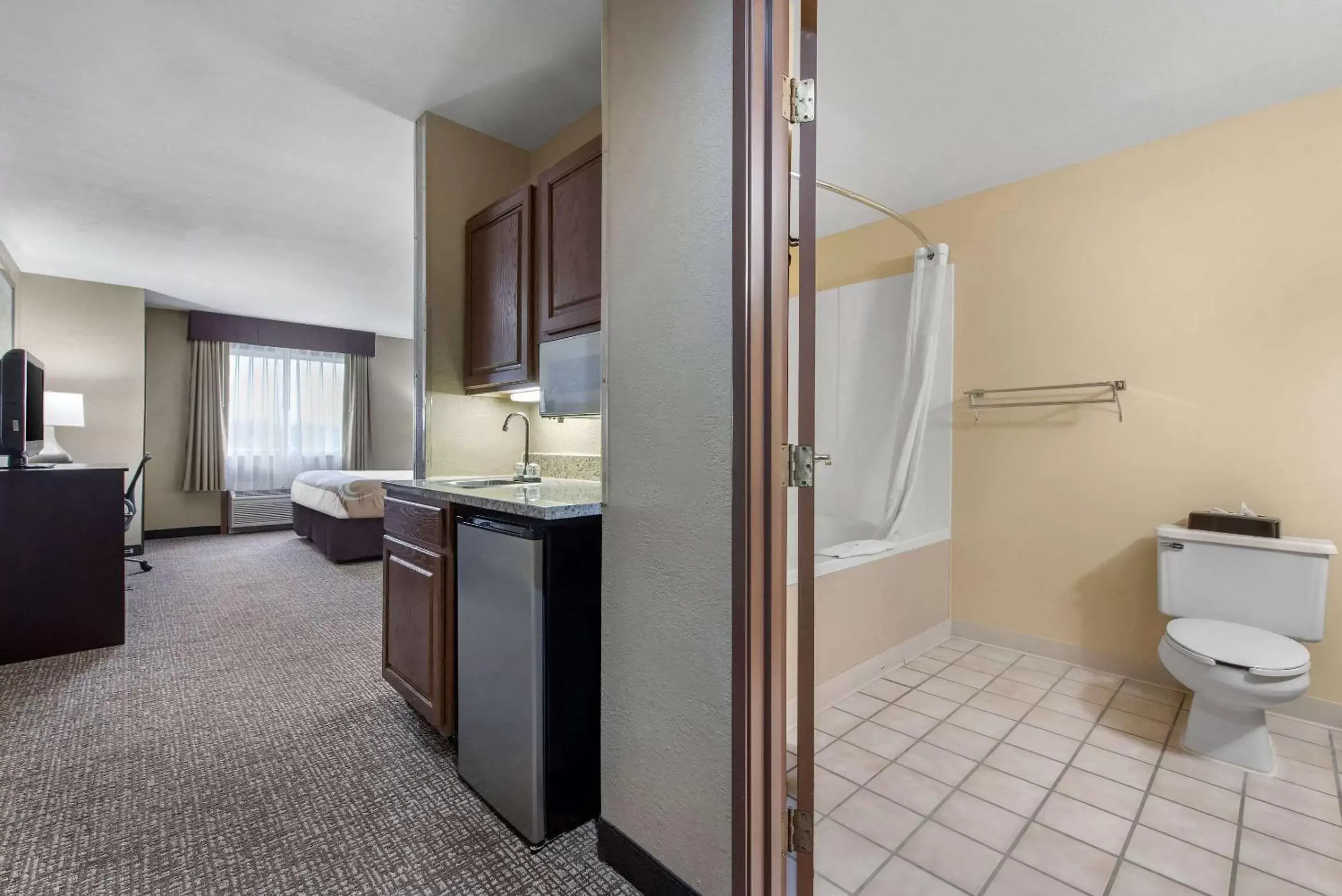 Photo of the whole room, Bathroom in Quality Inn & Suites Lebanon I-65