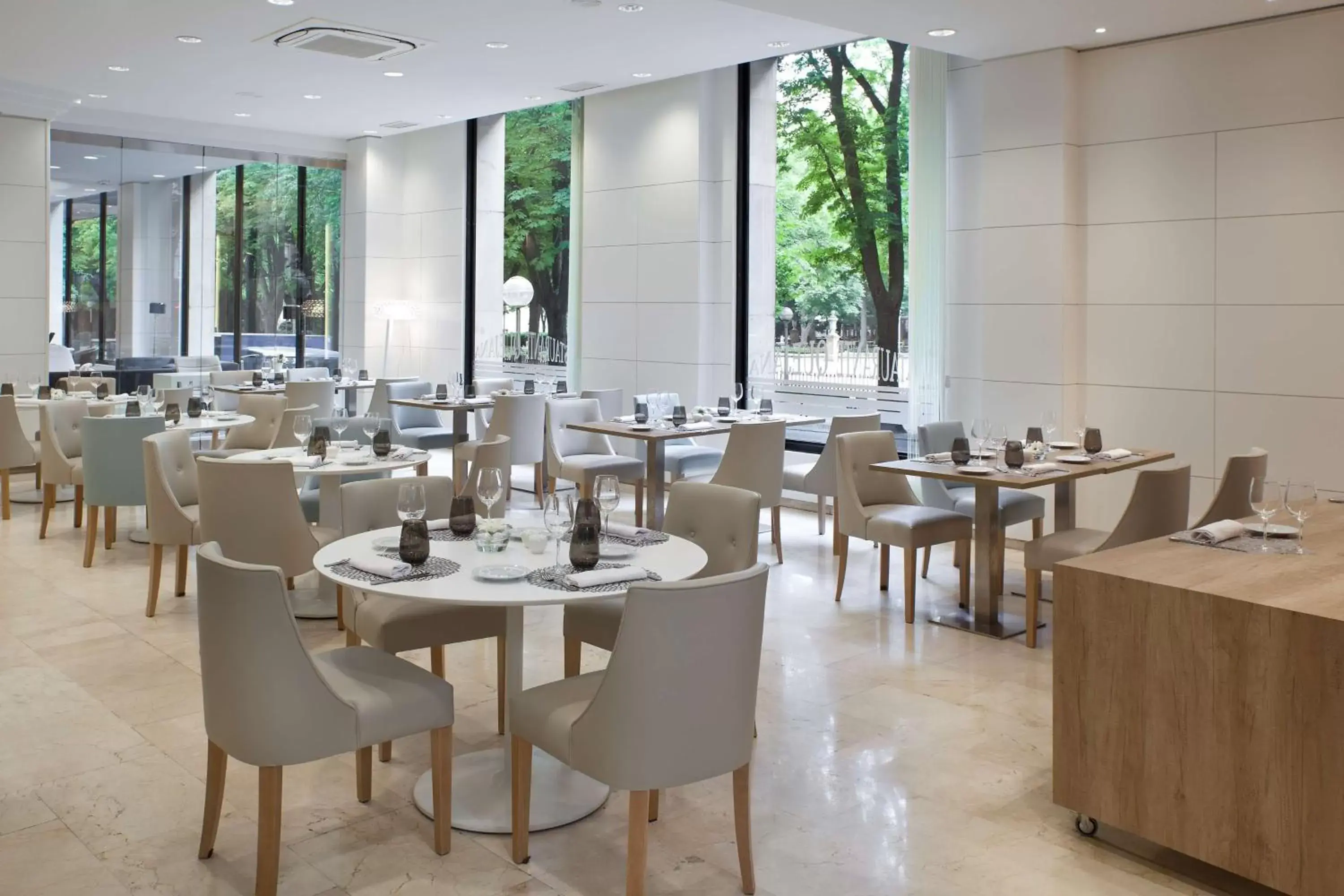 Breakfast, Restaurant/Places to Eat in NH Canciller Ayala Vitoria