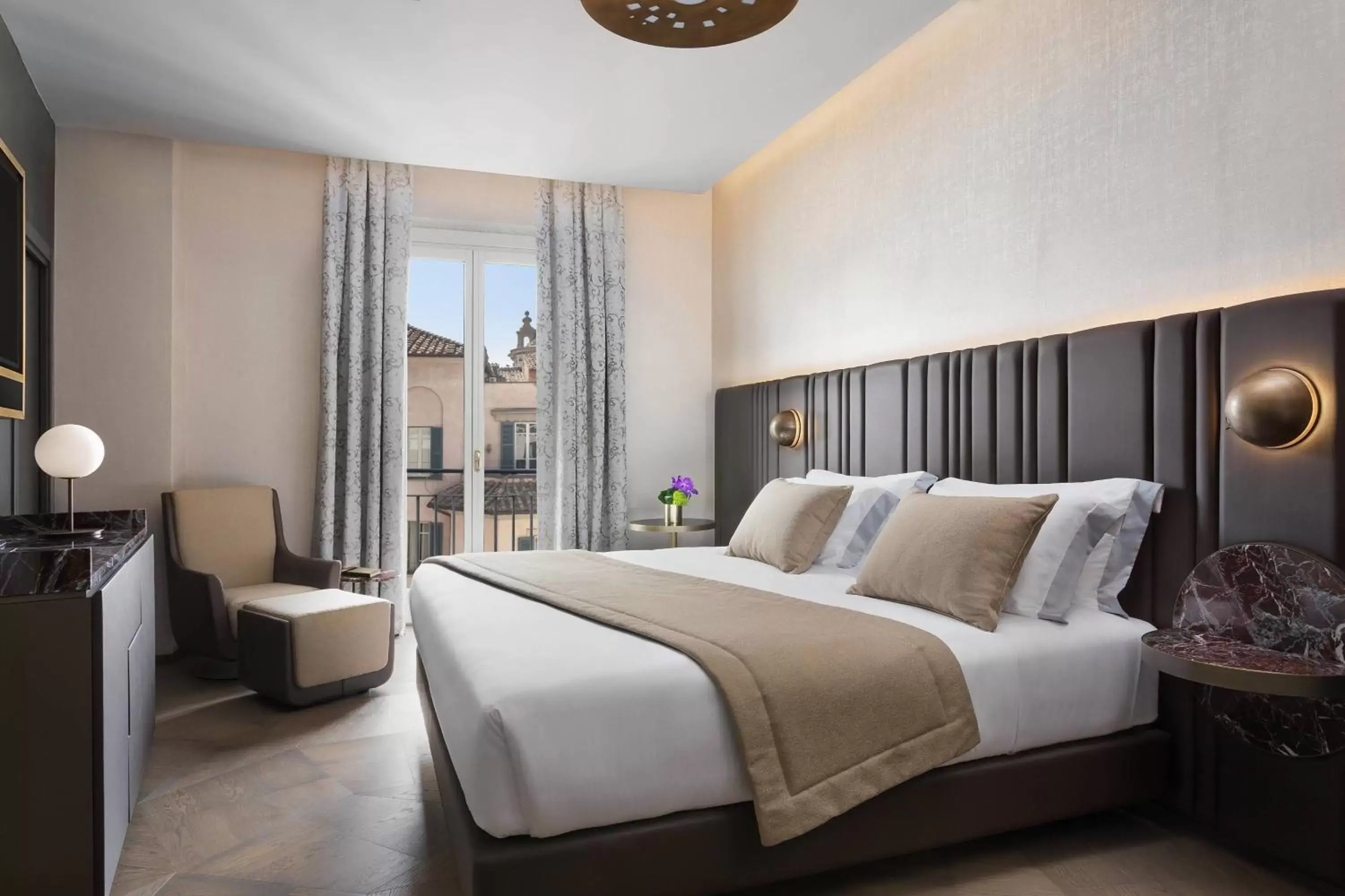 Photo of the whole room, Bed in The Pantheon Iconic Rome Hotel, Autograph Collection