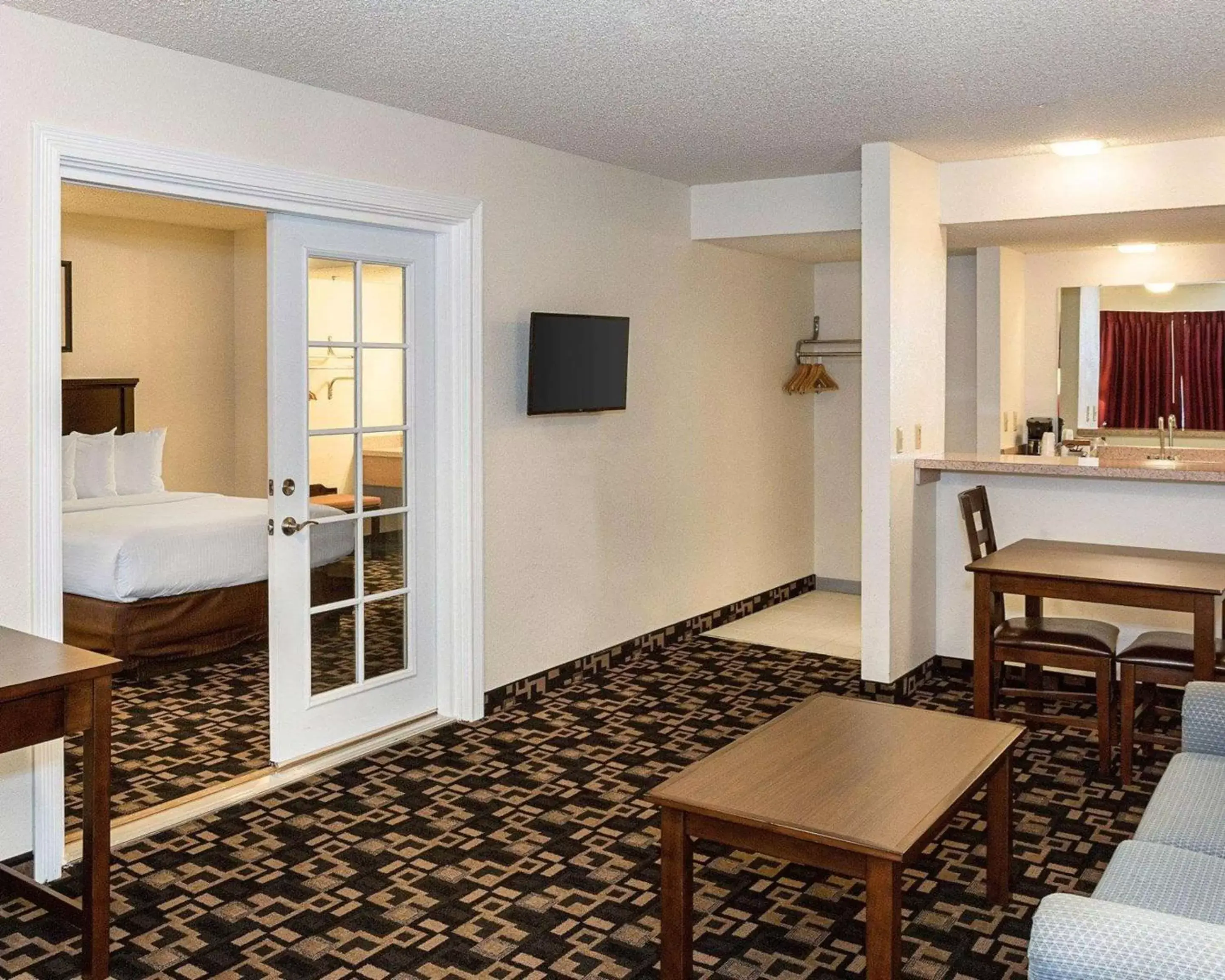 Photo of the whole room, TV/Entertainment Center in MorningGlory Inn & Suites