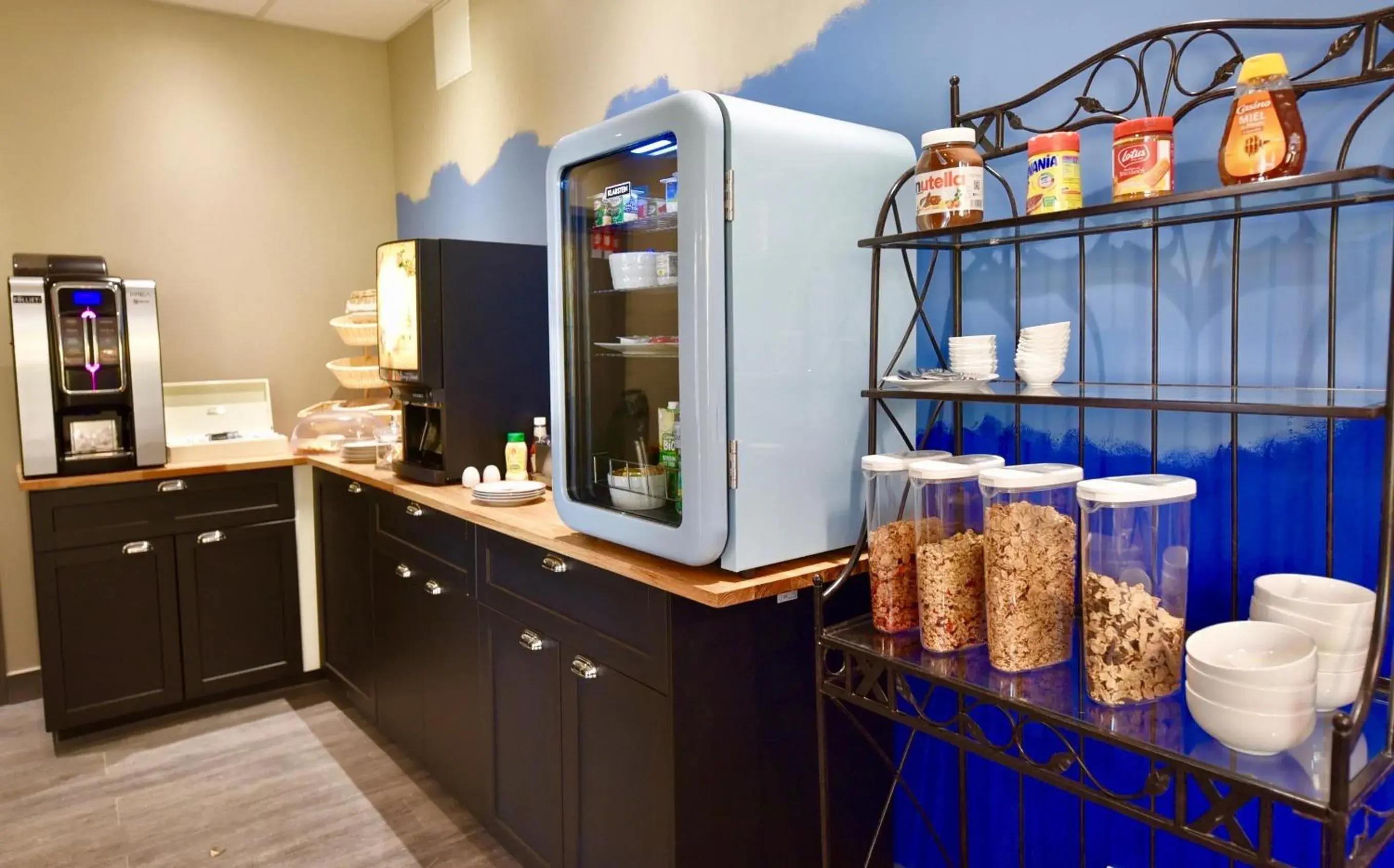 Buffet breakfast, Kitchen/Kitchenette in Hotel Majestic