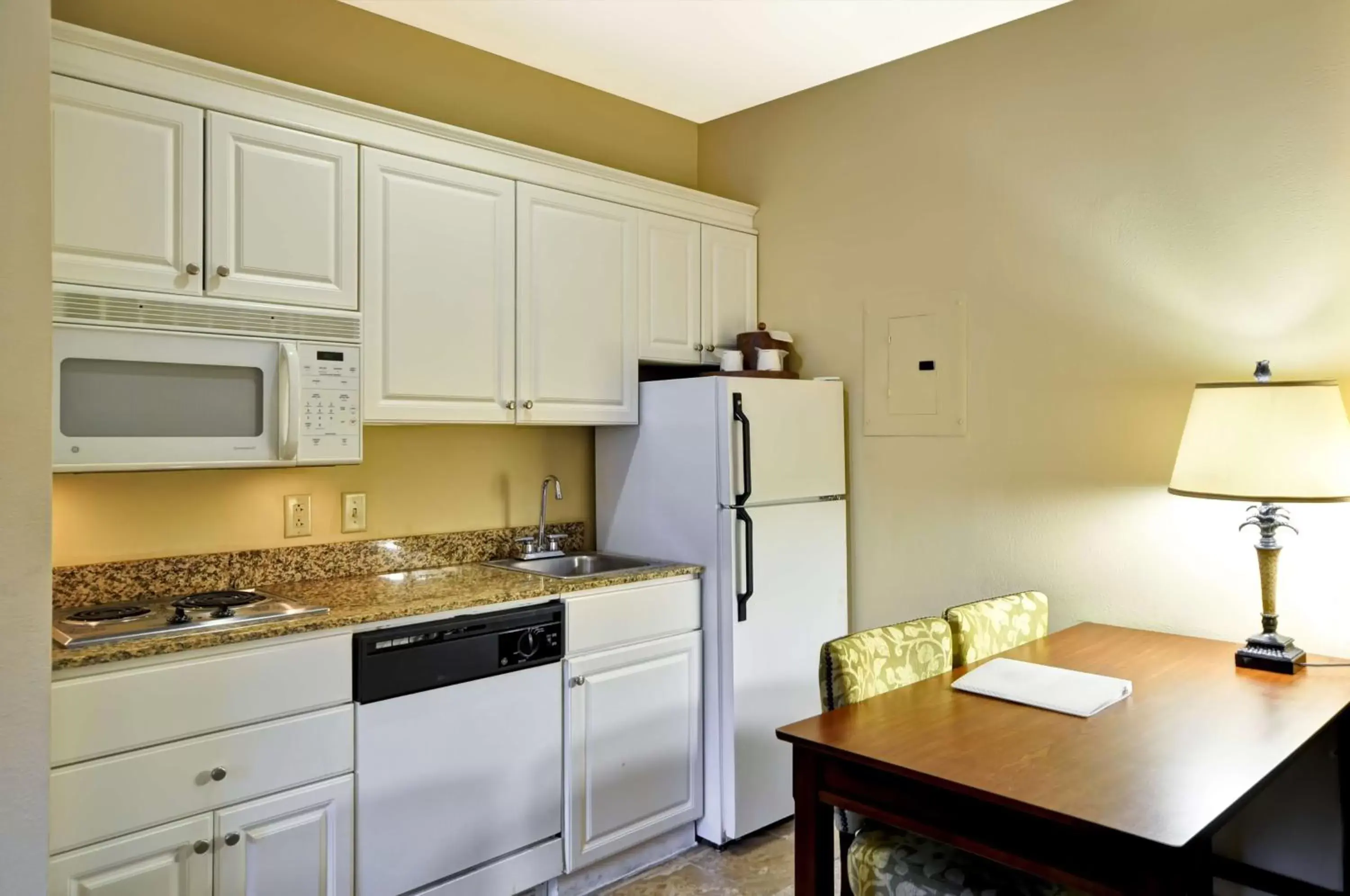 Kitchen or kitchenette, Kitchen/Kitchenette in Hampton Inn & Suites Charleston/Mt. Pleasant-Isle Of Palms