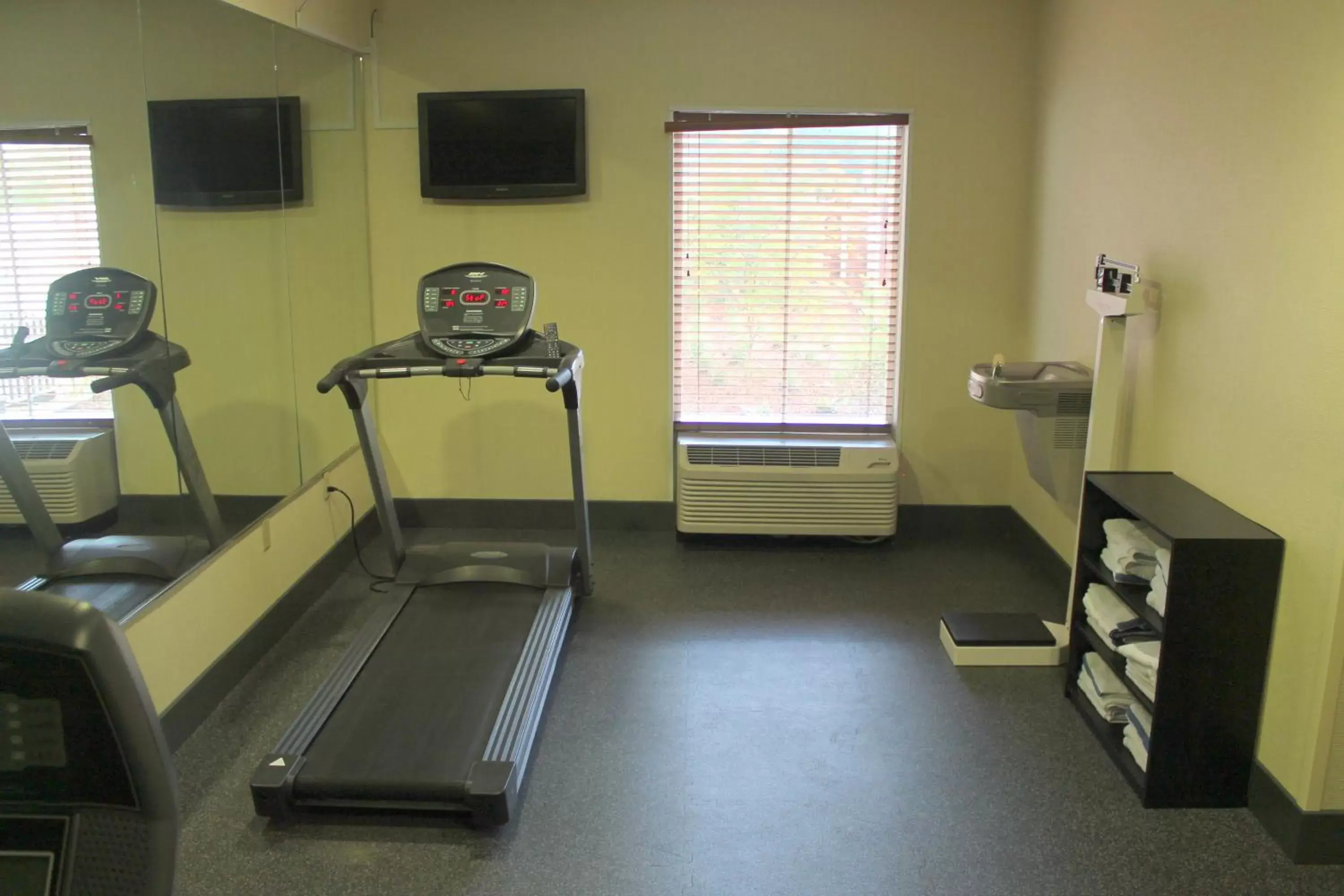 Fitness centre/facilities, Fitness Center/Facilities in Holiday Inn Express Hotel & Suites Starkville, an IHG Hotel