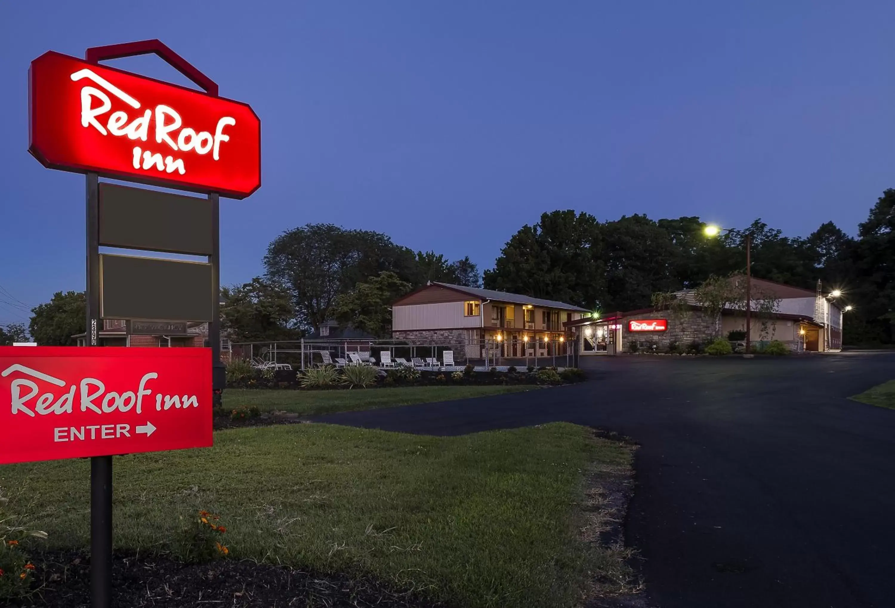 Facade/entrance, Property Building in Red Roof Inn Lancaster Strasburg