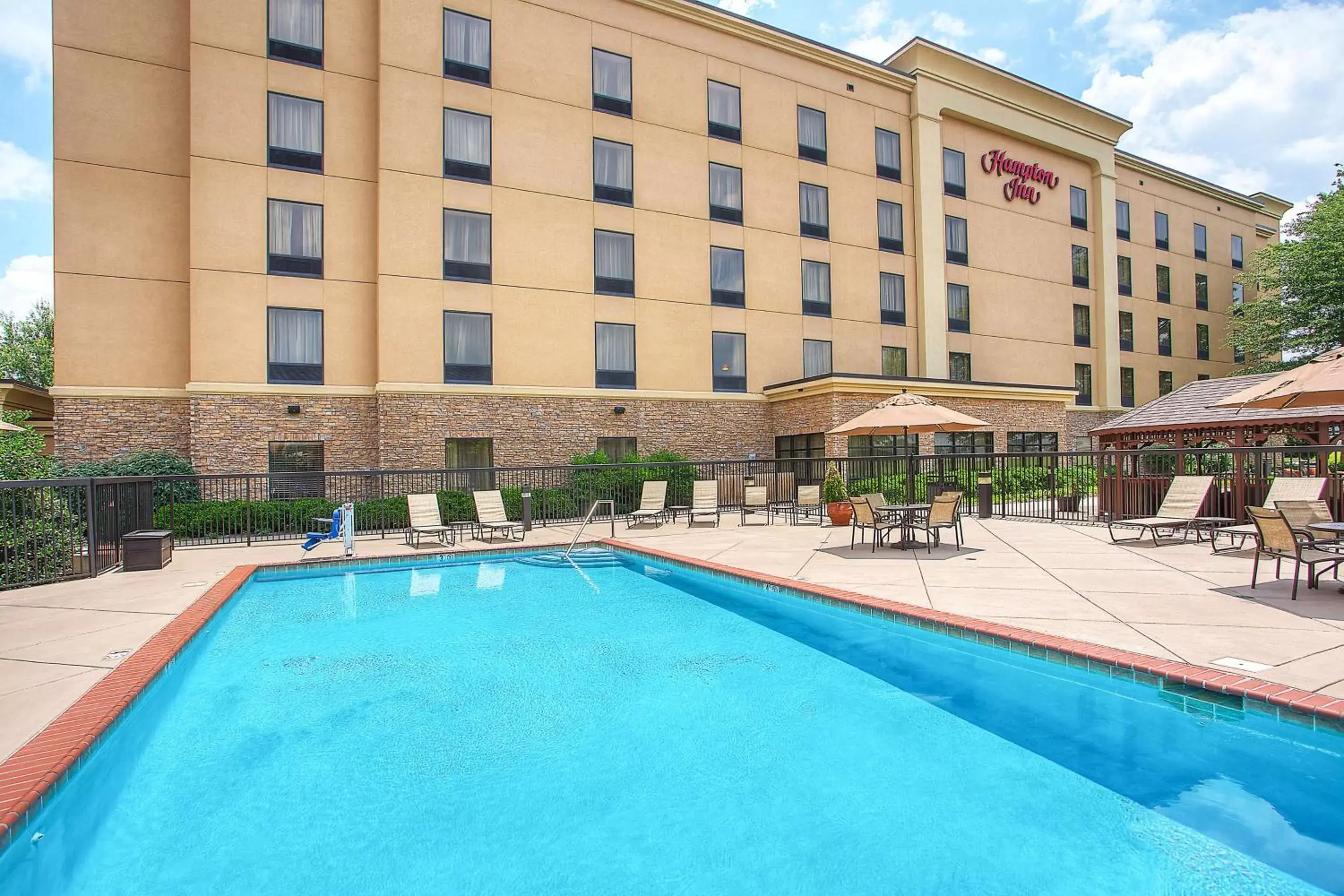 Pool view, Property Building in Hampton Inn Knoxville-West At Cedar Bluff