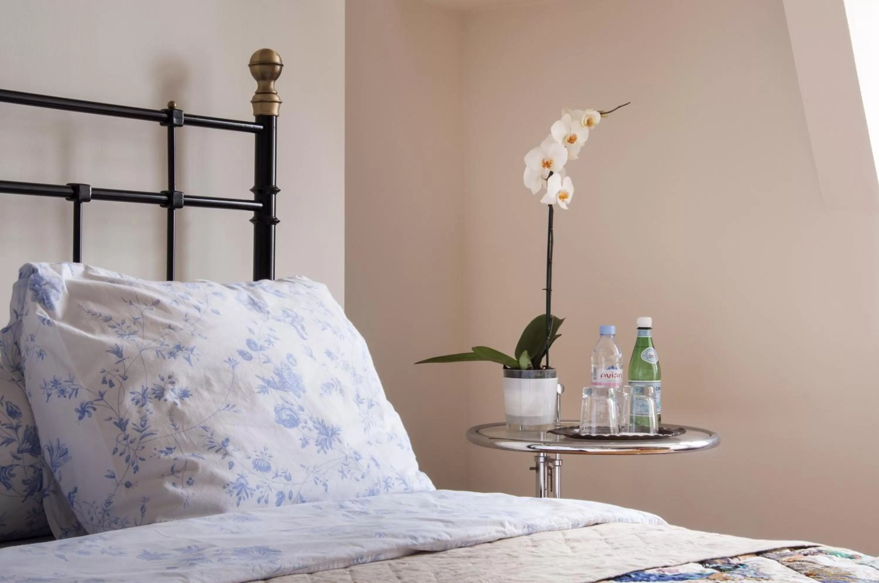 Bed in B&B De Schiedamse Suites